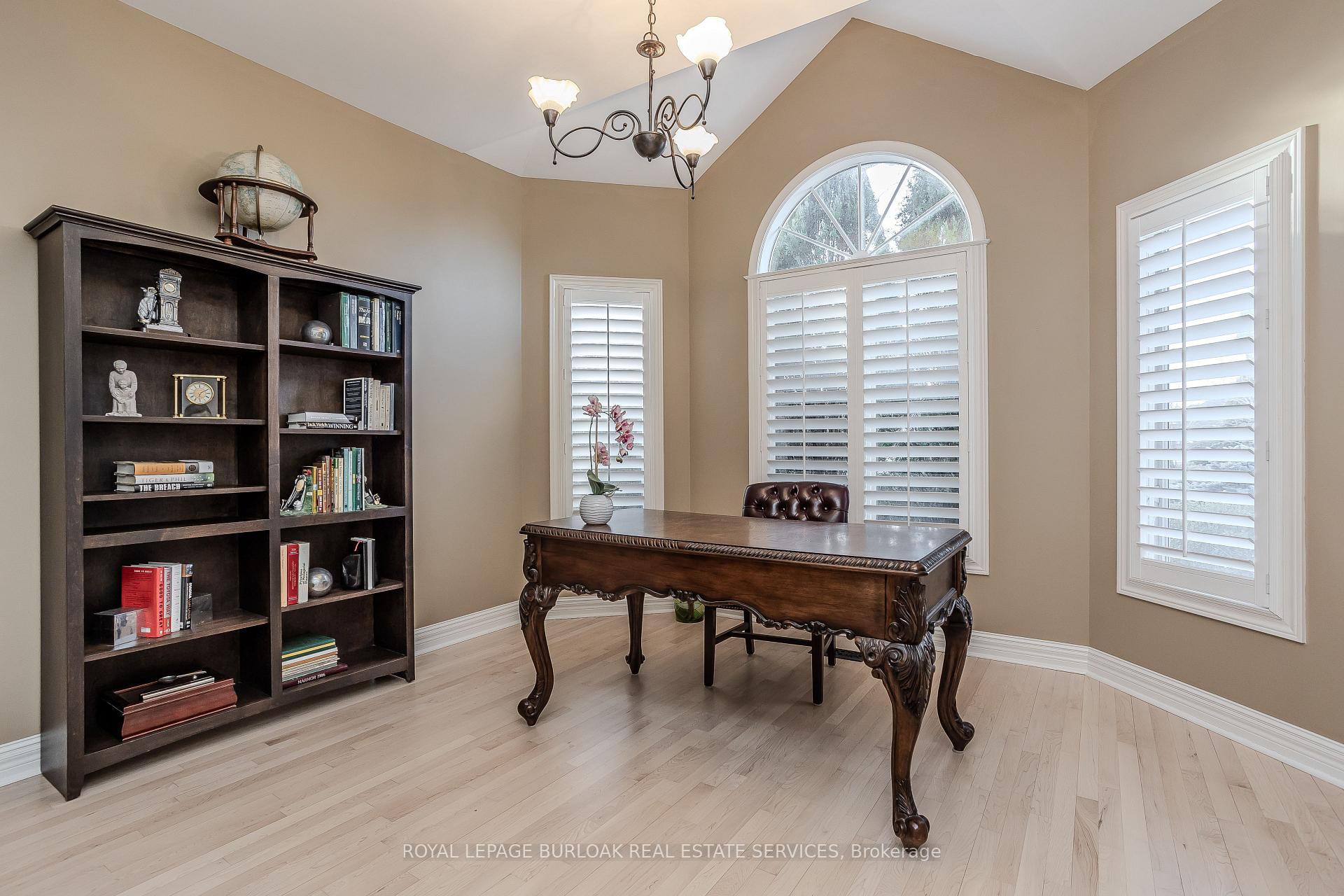 Photo 10 of 4098 Montrose Crescent, Burlington, Rose — HOMEH