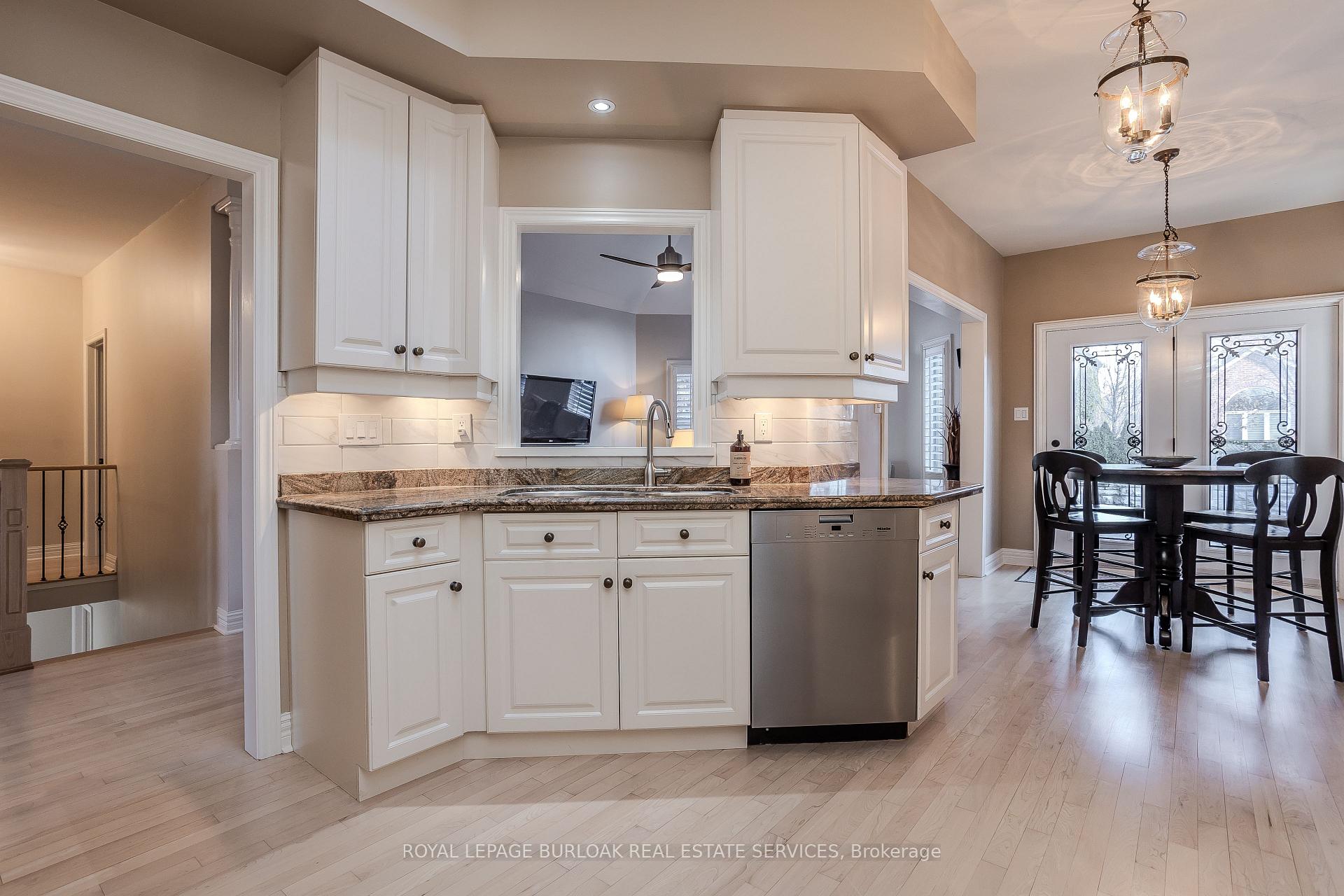 Photo 12 of 4098 Montrose Crescent, Burlington, Rose — HOMEH