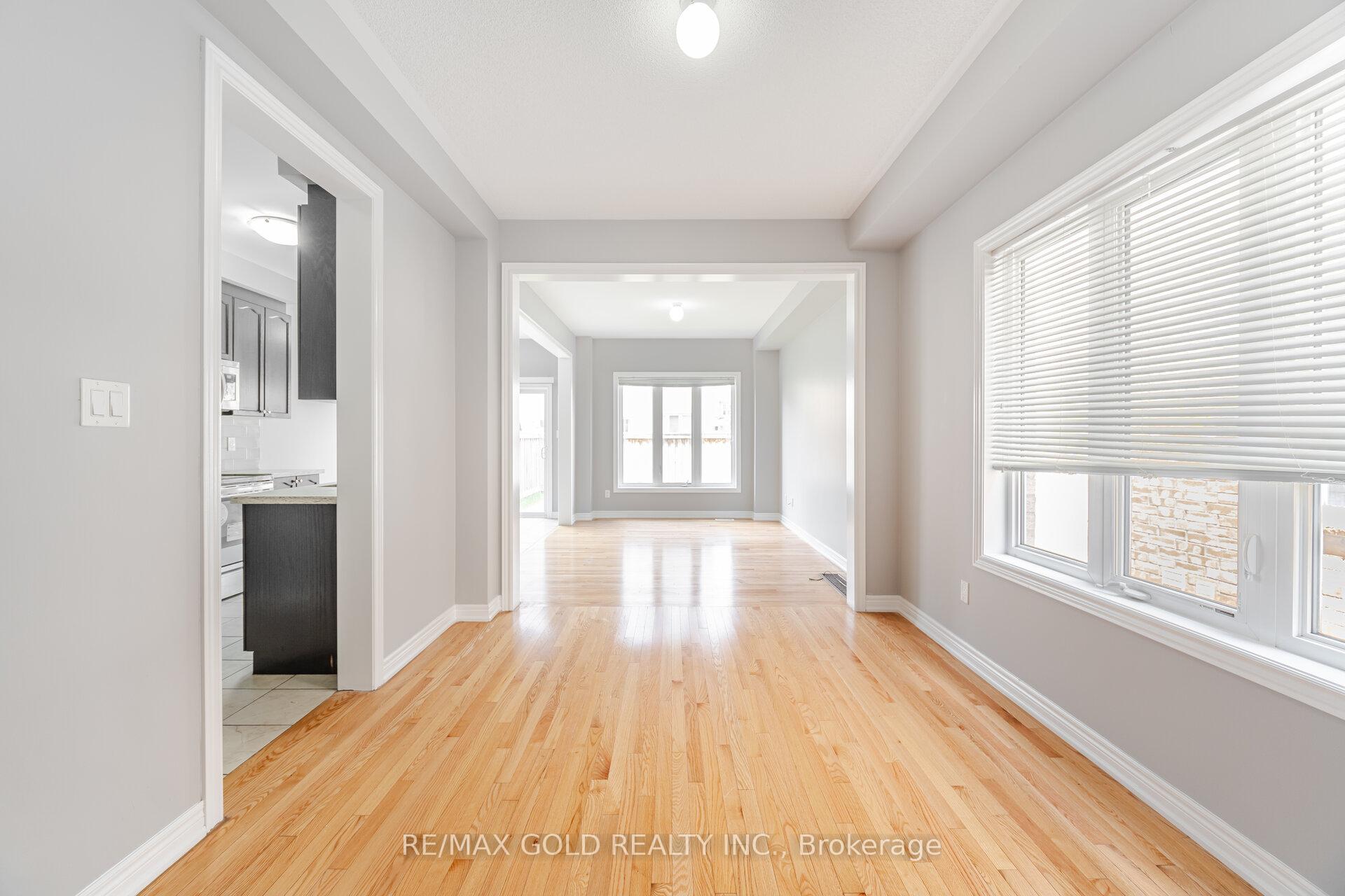 Photo 9 of 67 Yardley Crescent, Brampton, Credit Valley — HOMEH