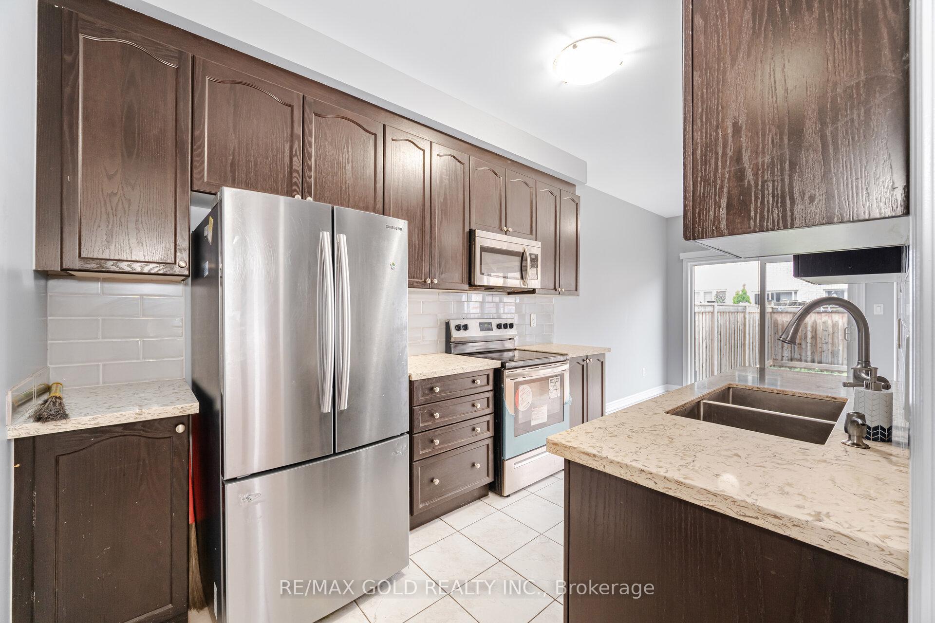 Photo 12 of 67 Yardley Crescent, Brampton, Credit Valley — HOMEH