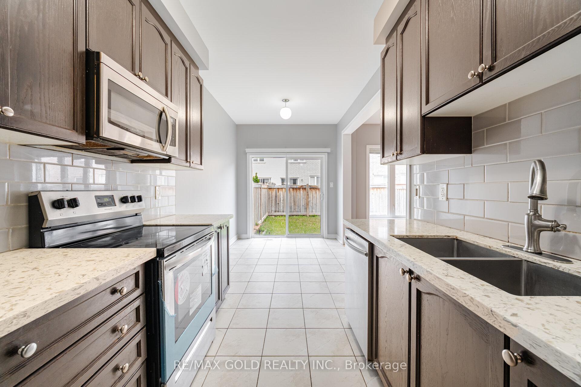Photo 13 of 67 Yardley Crescent, Brampton, Credit Valley — HOMEH