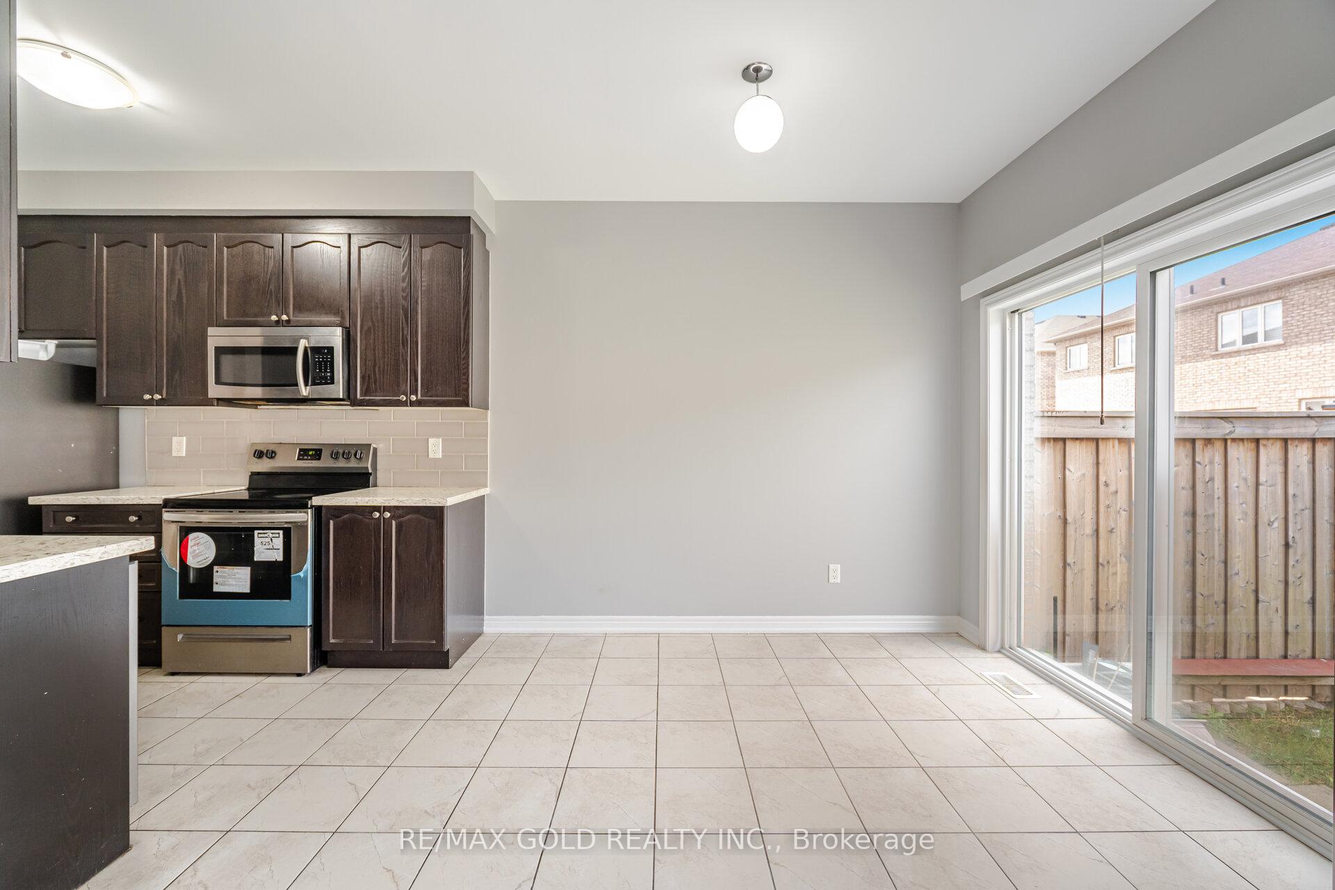 Photo 15 of 67 Yardley Crescent, Brampton, Credit Valley — HOMEH