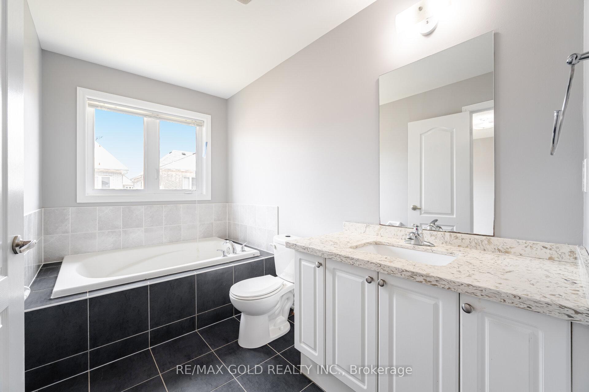 Photo 29 of 67 Yardley Crescent, Brampton, Credit Valley — HOMEH