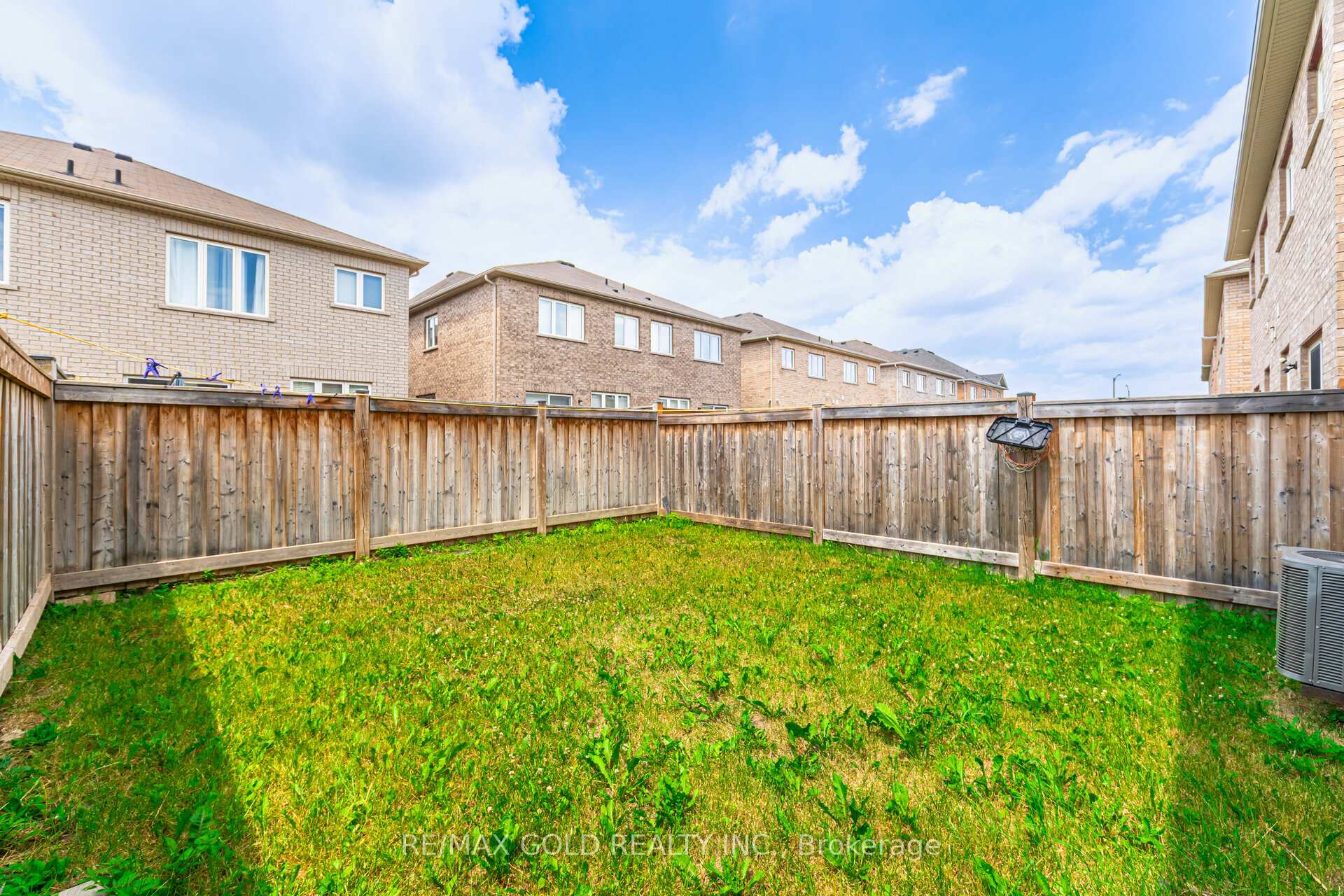 Photo 43 of 67 Yardley Crescent, Brampton, Credit Valley — HOMEH