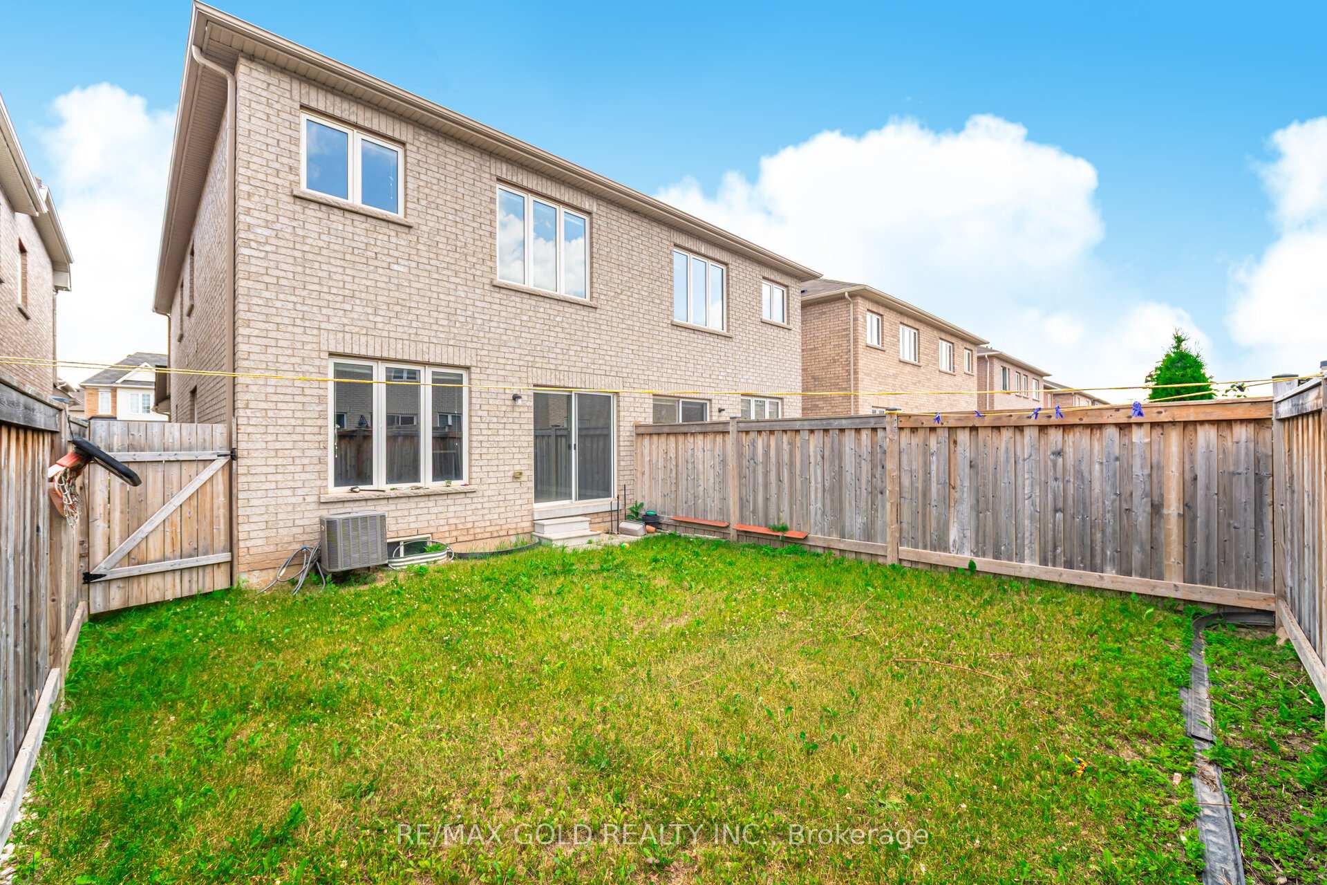 Photo 44 of 67 Yardley Crescent, Brampton, Credit Valley — HOMEH