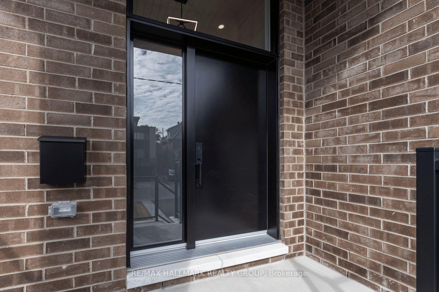 Photo 2 of 656 Edison Avenue, Ottawa, Laurentianview — HOMEH
