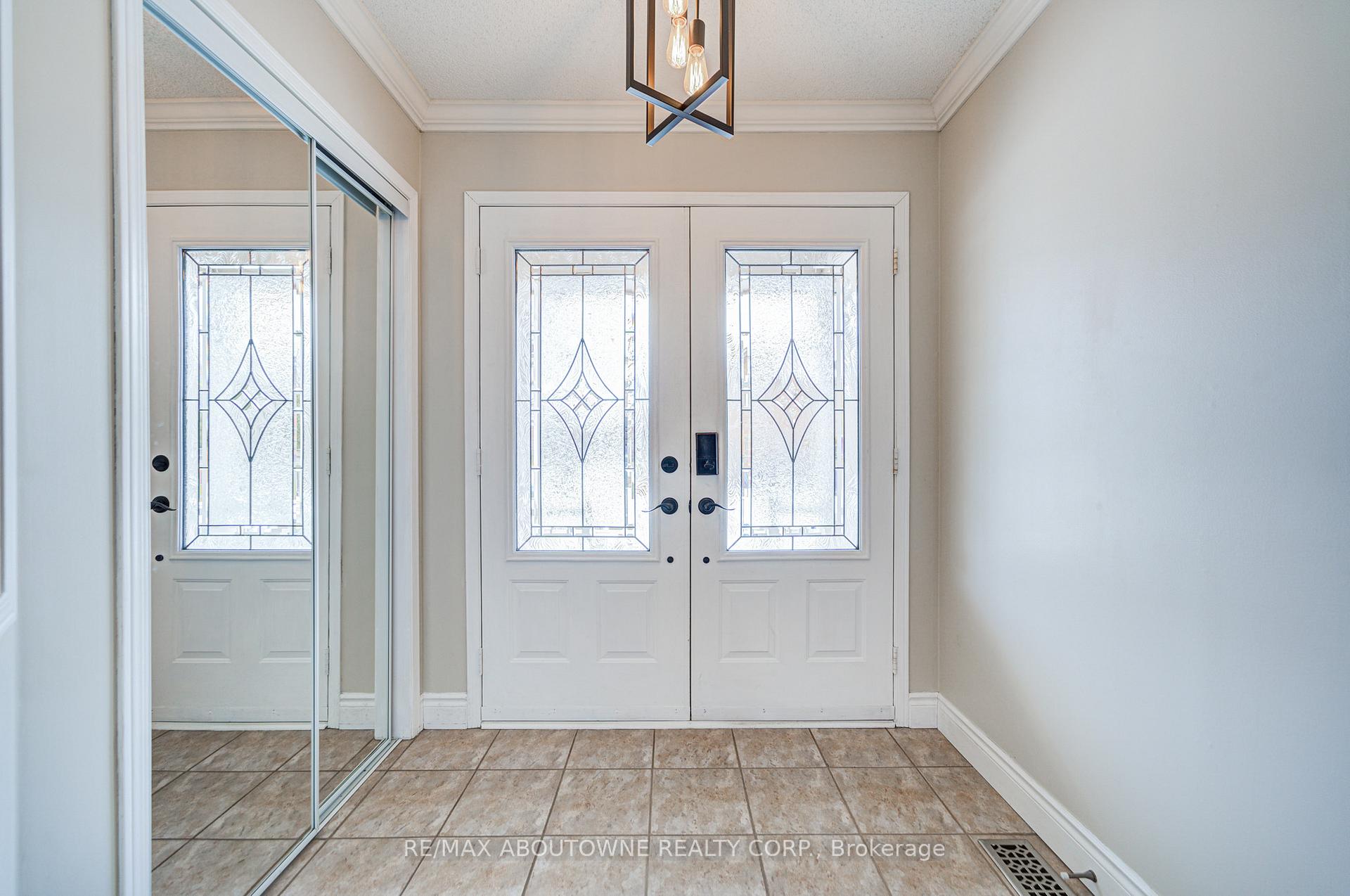 Photo 6 of 2116 Newell Crescent, Burlington, Orchard — HOMEH