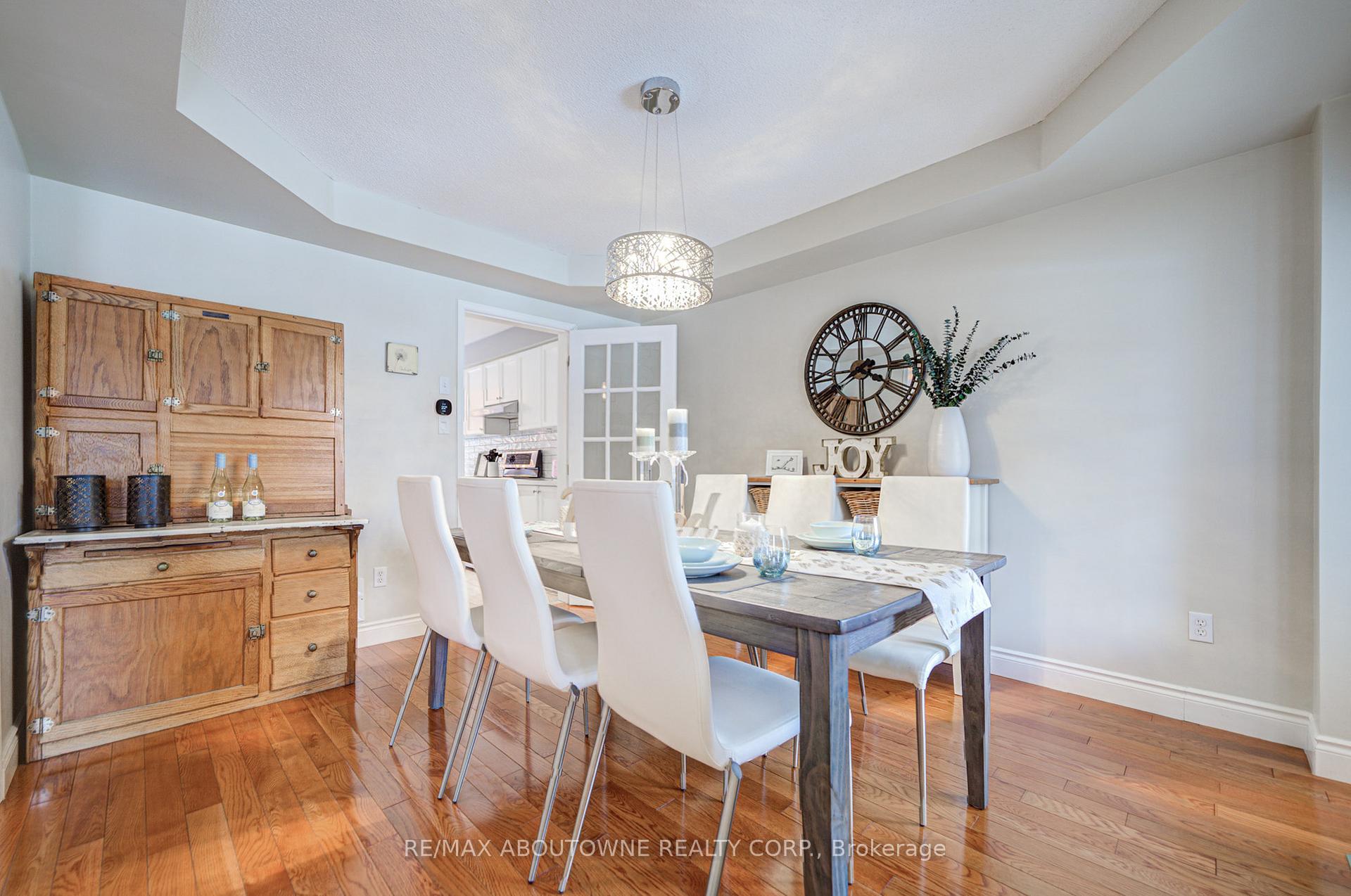 Photo 7 of 2116 Newell Crescent, Burlington, Orchard — HOMEH