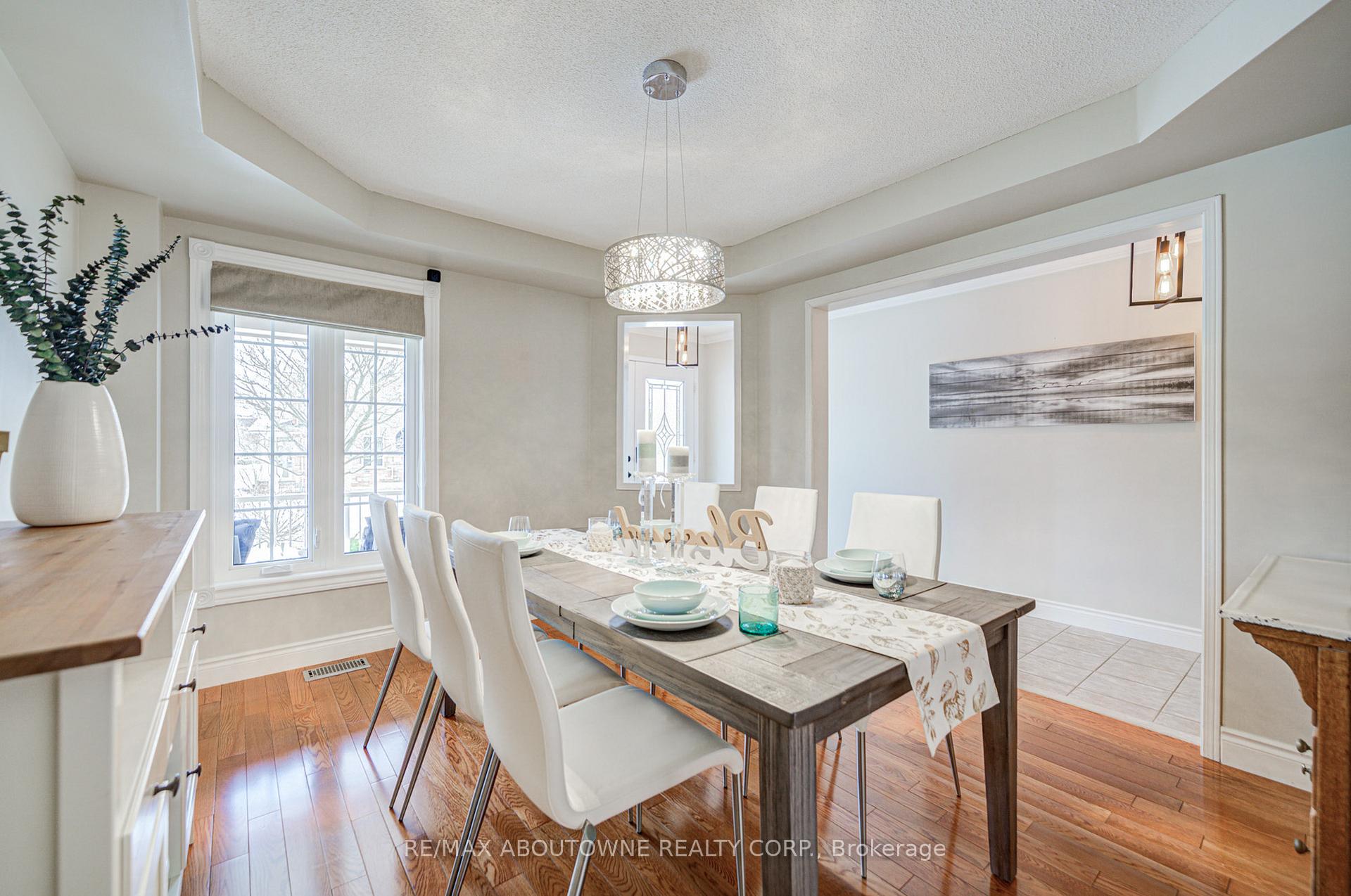 Photo 8 of 2116 Newell Crescent, Burlington, Orchard — HOMEH