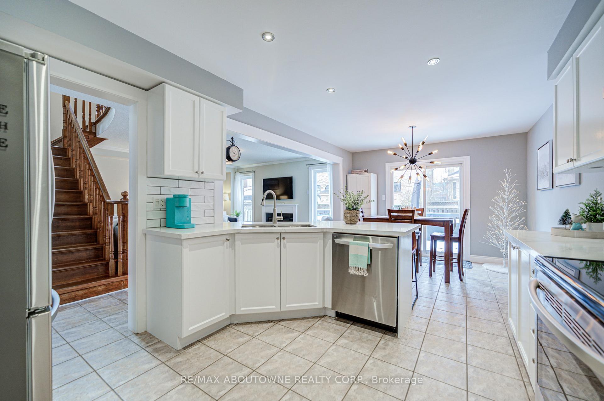 Photo 9 of 2116 Newell Crescent, Burlington, Orchard — HOMEH