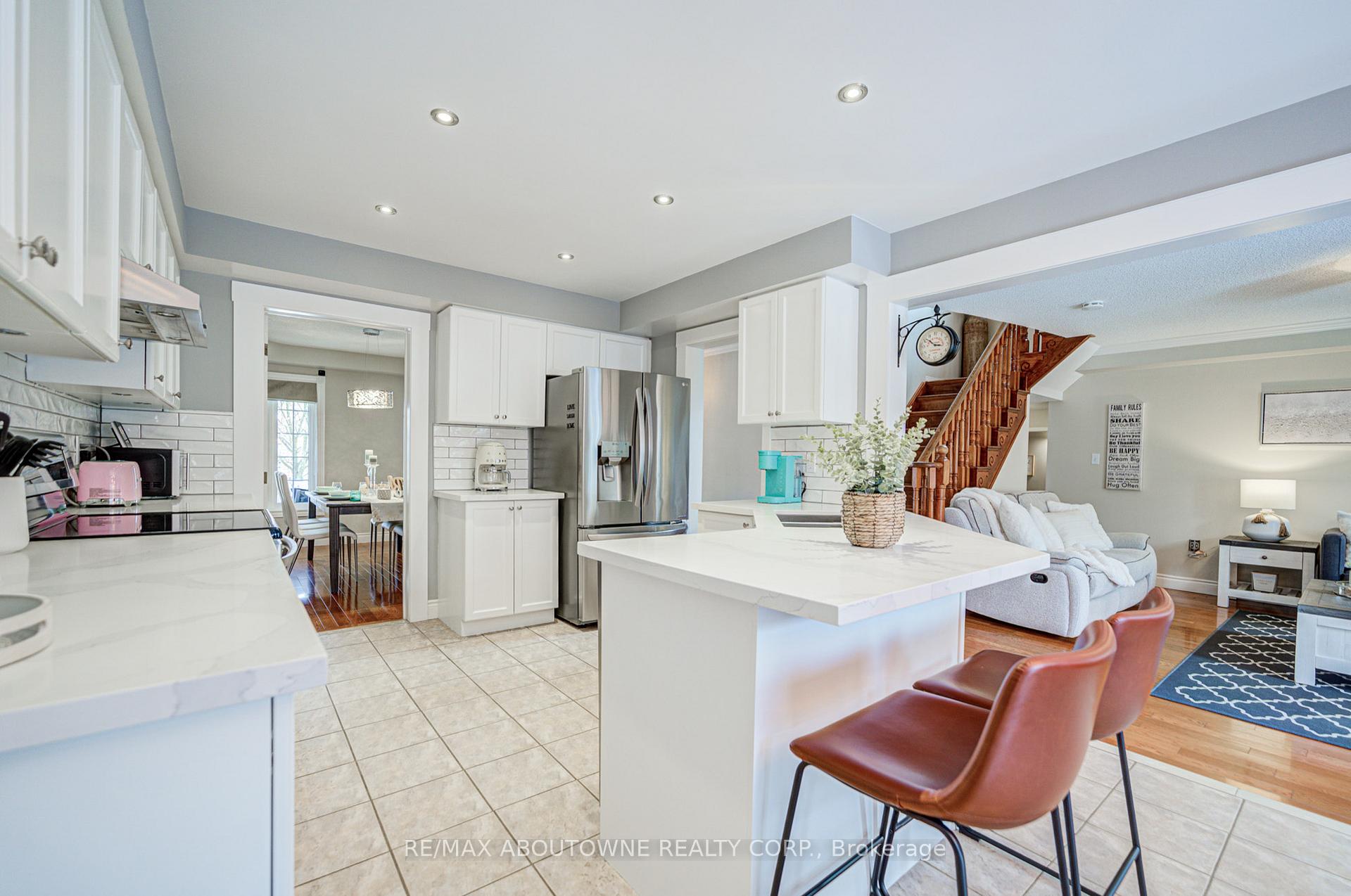 Photo 10 of 2116 Newell Crescent, Burlington, Orchard — HOMEH