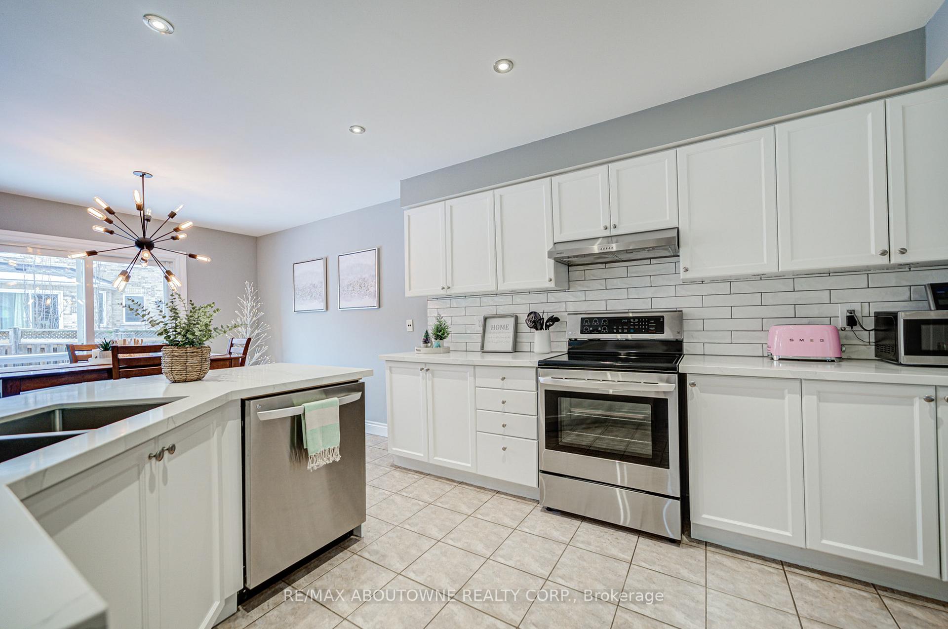 Photo 11 of 2116 Newell Crescent, Burlington, Orchard — HOMEH