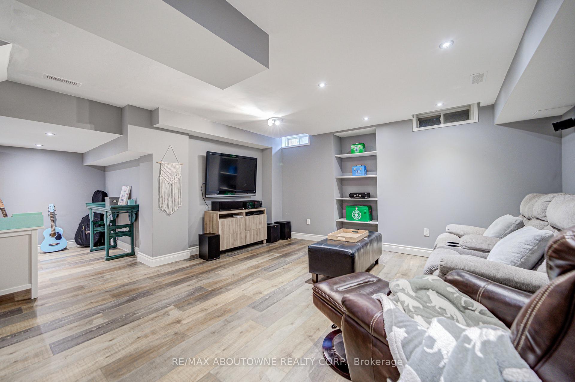 Photo 31 of 2116 Newell Crescent, Burlington, Orchard — HOMEH