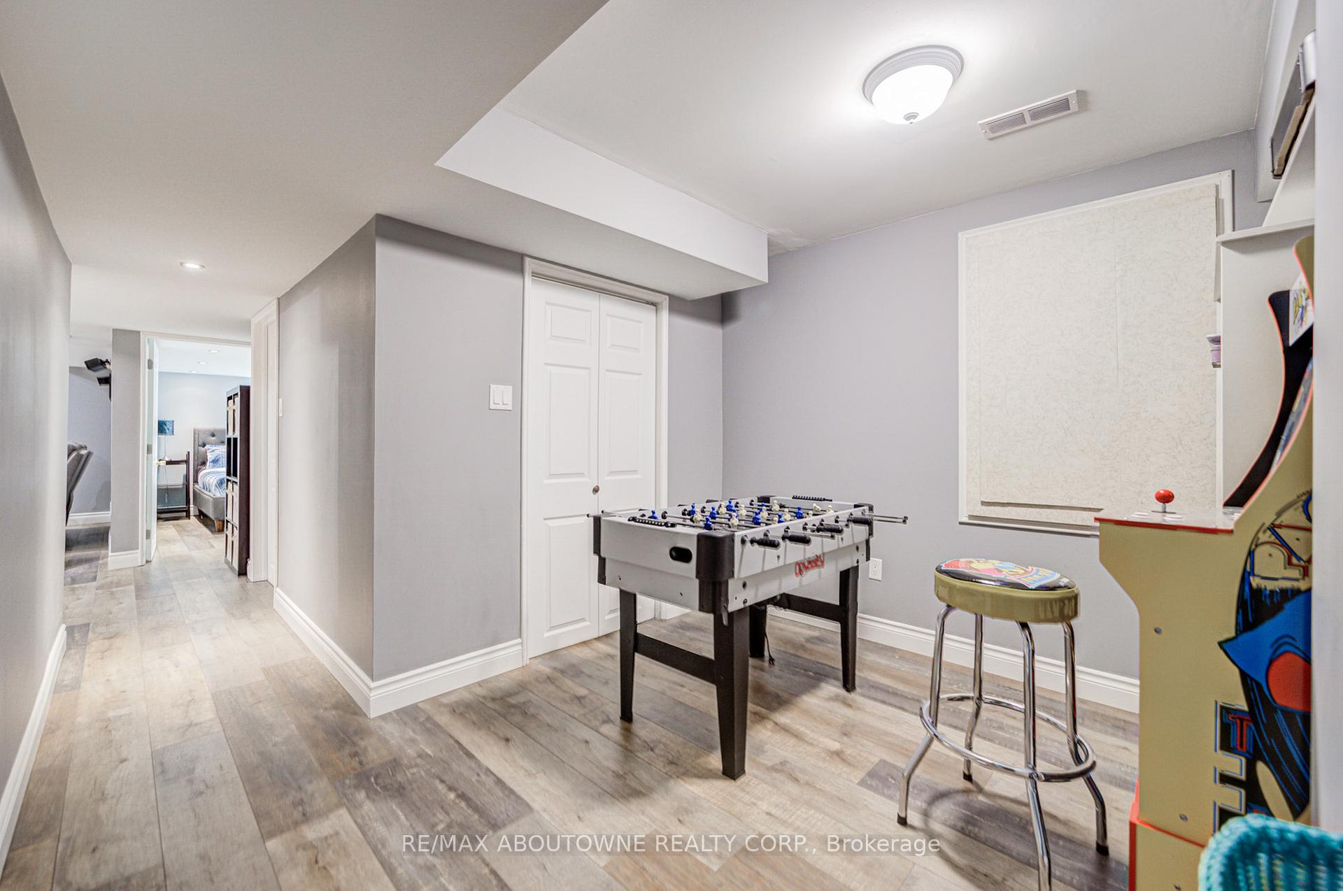 Photo 35 of 2116 Newell Crescent, Burlington, Orchard — HOMEH