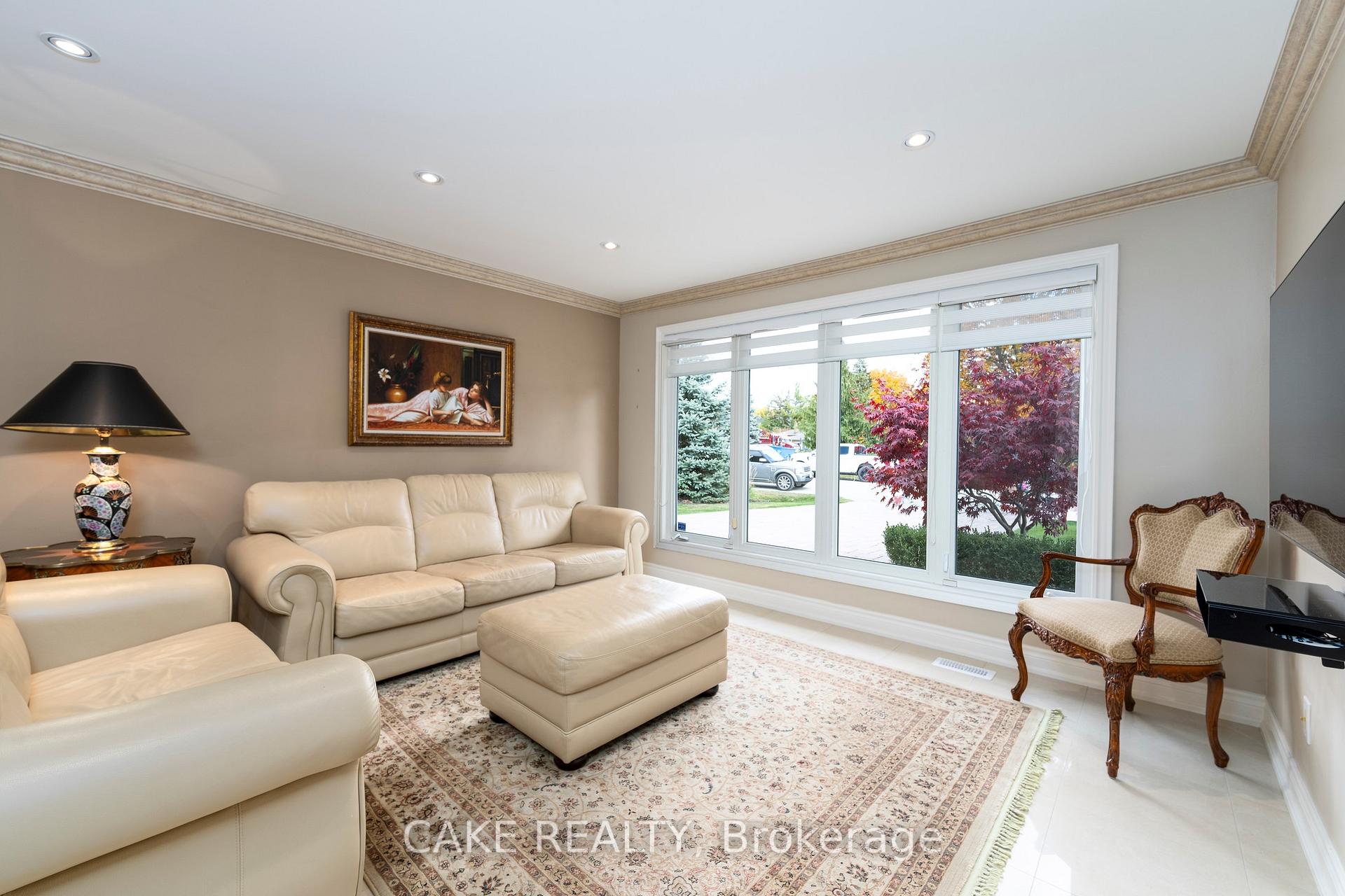 Photo 6 of 118 Donhill Crescent, Vaughan, Kleinburg — HOMEH