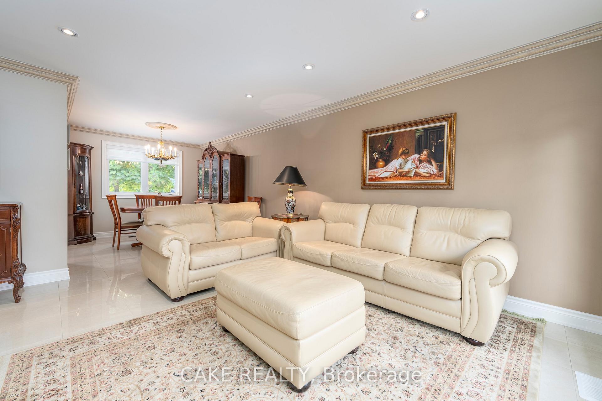 Photo 7 of 118 Donhill Crescent, Vaughan, Kleinburg — HOMEH