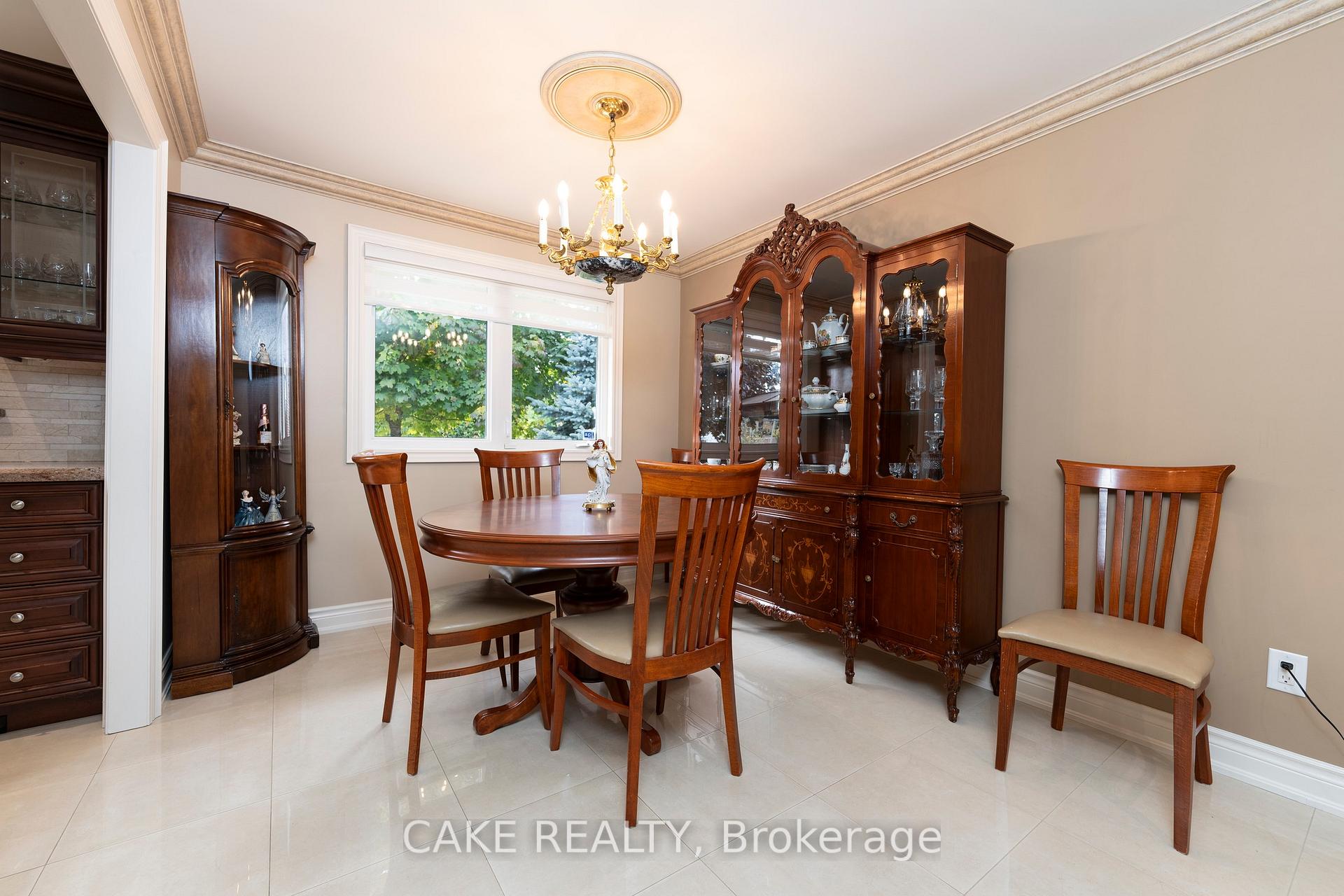 Photo 9 of 118 Donhill Crescent, Vaughan, Kleinburg — HOMEH