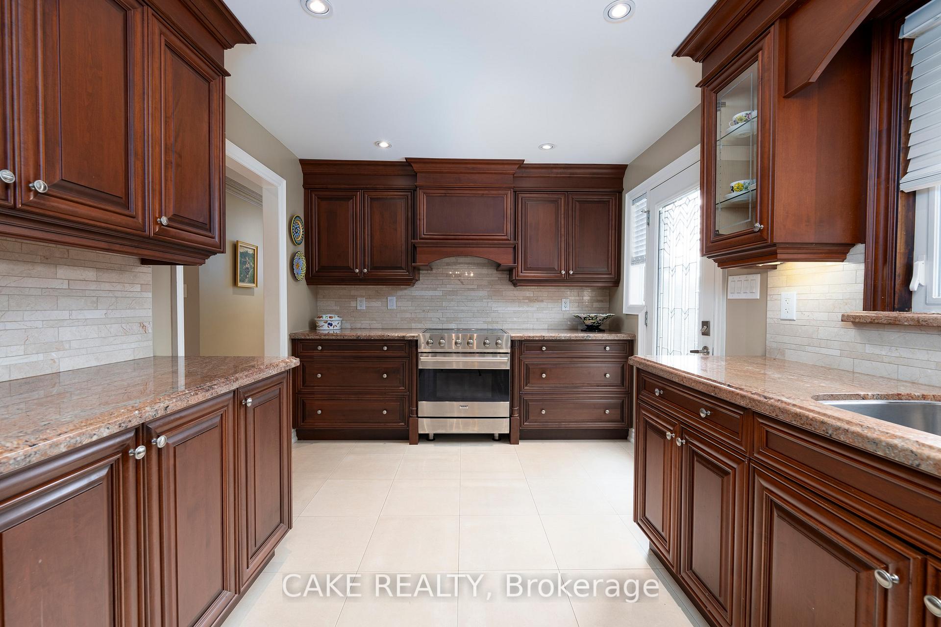 Photo 11 of 118 Donhill Crescent, Vaughan, Kleinburg — HOMEH