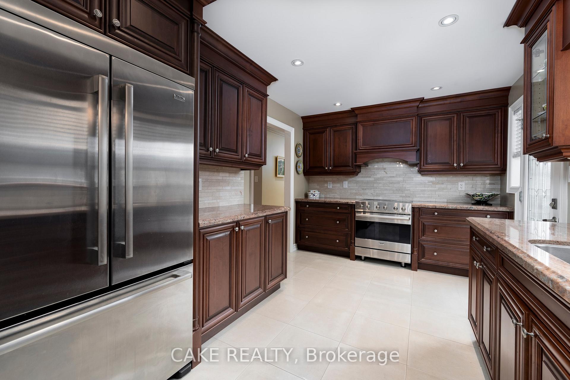 Photo 12 of 118 Donhill Crescent, Vaughan, Kleinburg — HOMEH