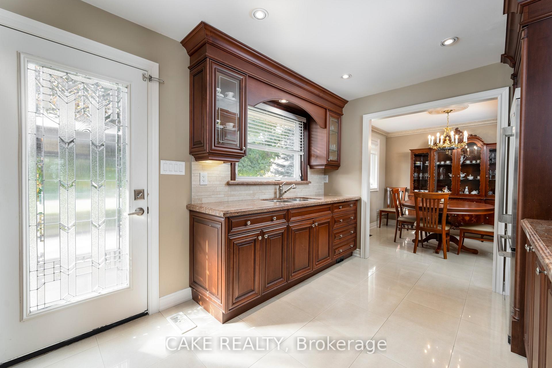 Photo 14 of 118 Donhill Crescent, Vaughan, Kleinburg — HOMEH