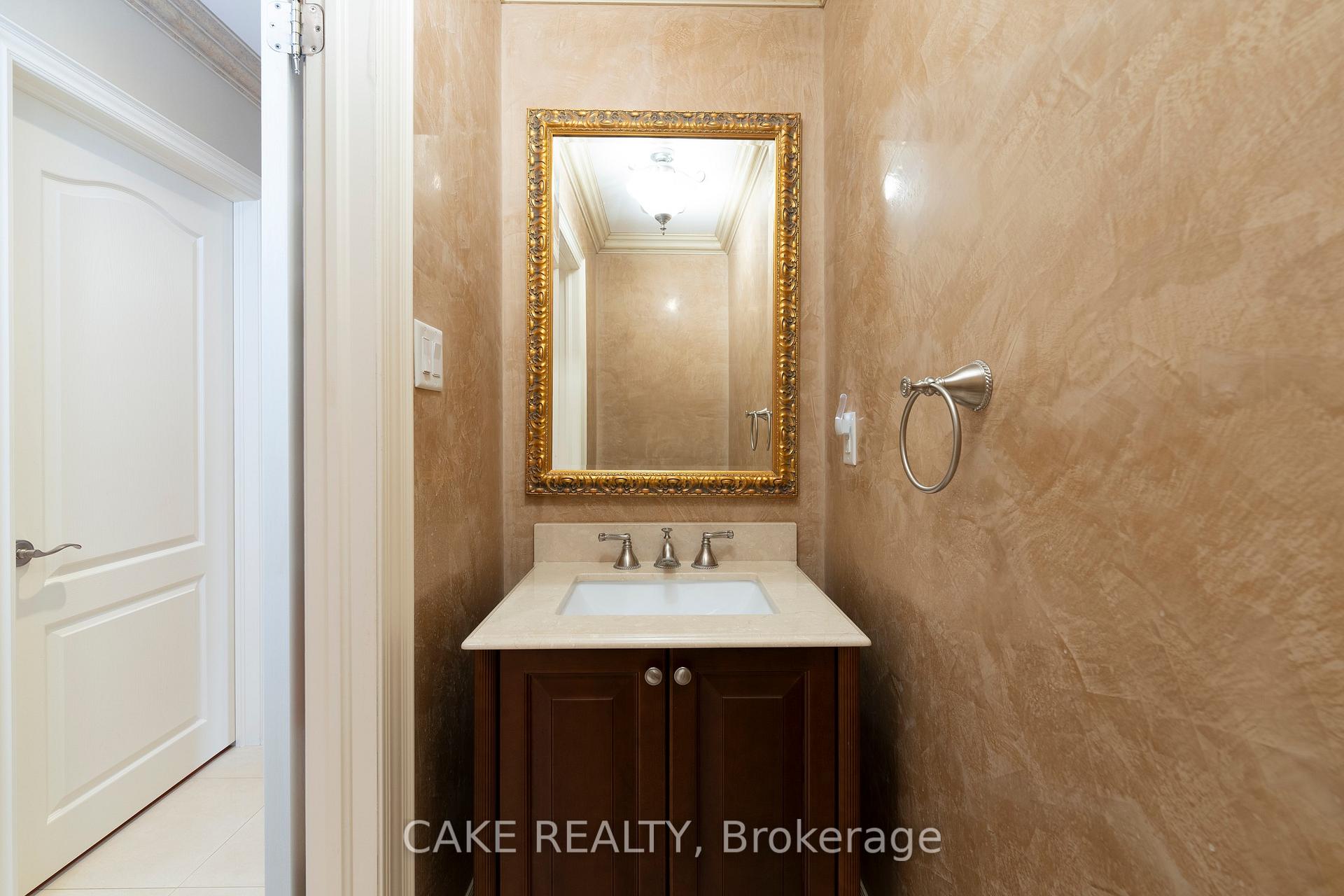 Photo 21 of 118 Donhill Crescent, Vaughan, Kleinburg — HOMEH