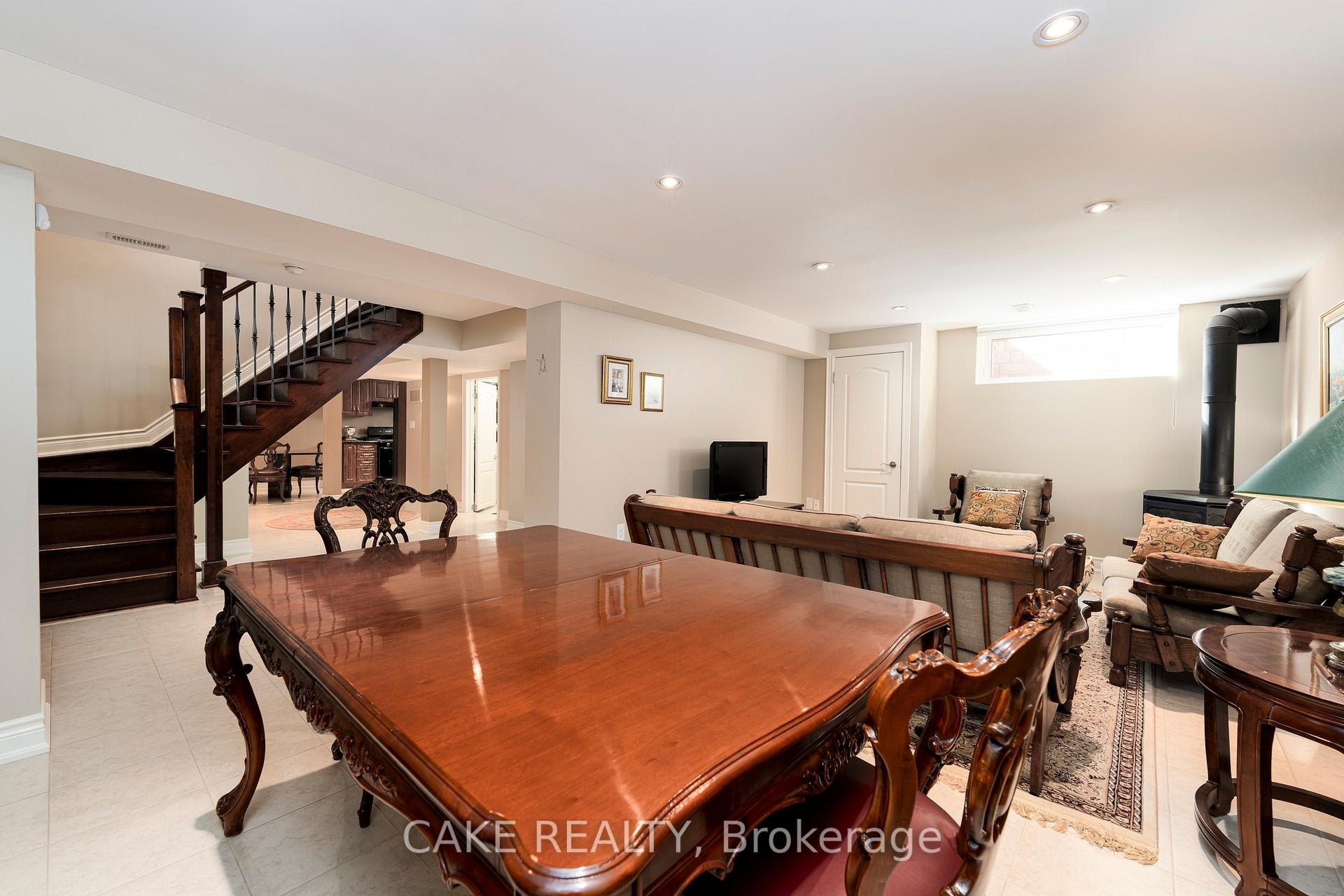 Photo 23 of 118 Donhill Crescent, Vaughan, Kleinburg — HOMEH