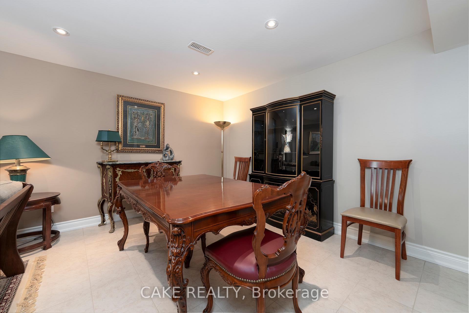 Photo 24 of 118 Donhill Crescent, Vaughan, Kleinburg — HOMEH
