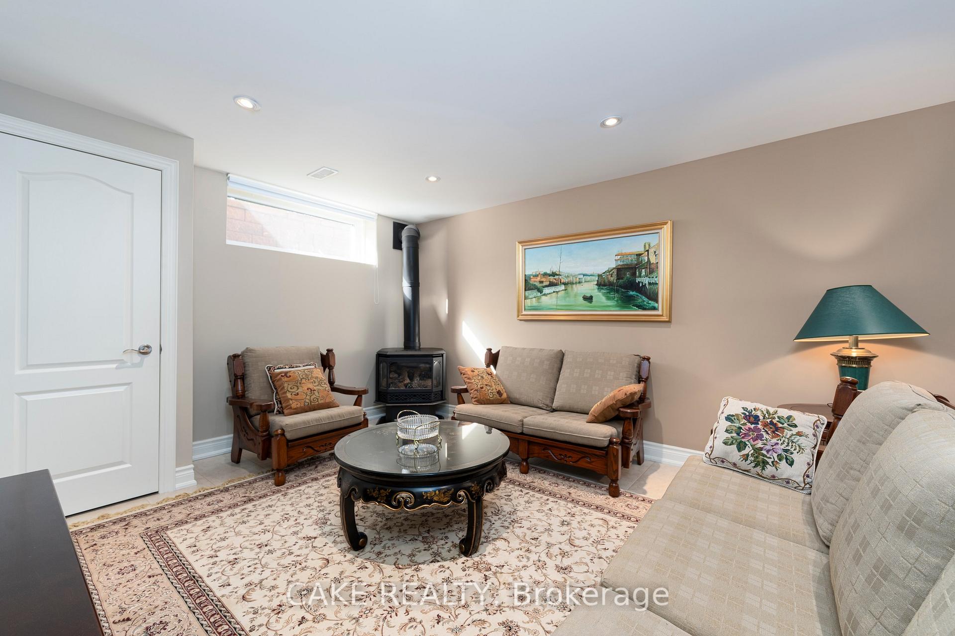 Photo 25 of 118 Donhill Crescent, Vaughan, Kleinburg — HOMEH