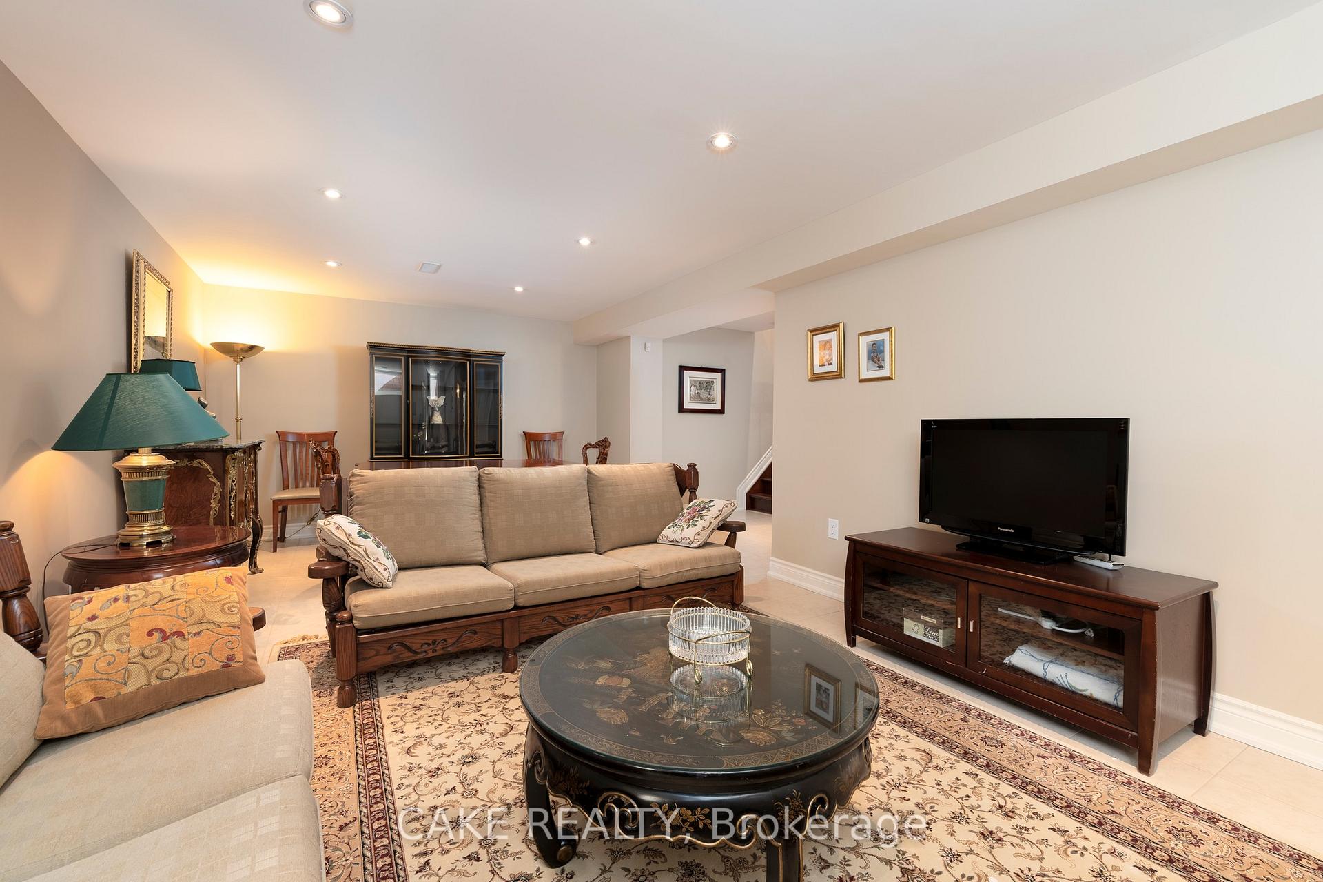 Photo 26 of 118 Donhill Crescent, Vaughan, Kleinburg — HOMEH