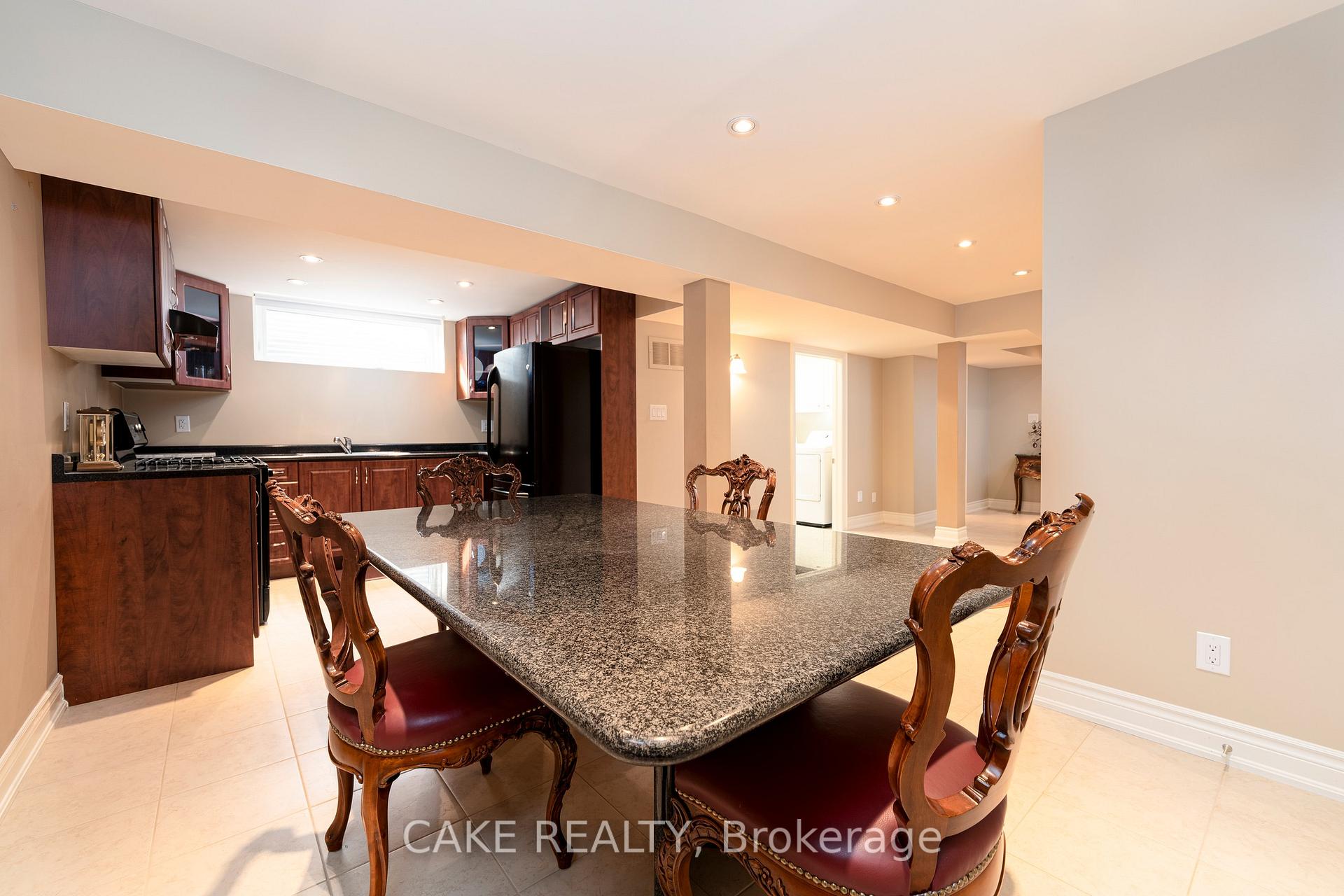 Photo 32 of 118 Donhill Crescent, Vaughan, Kleinburg — HOMEH