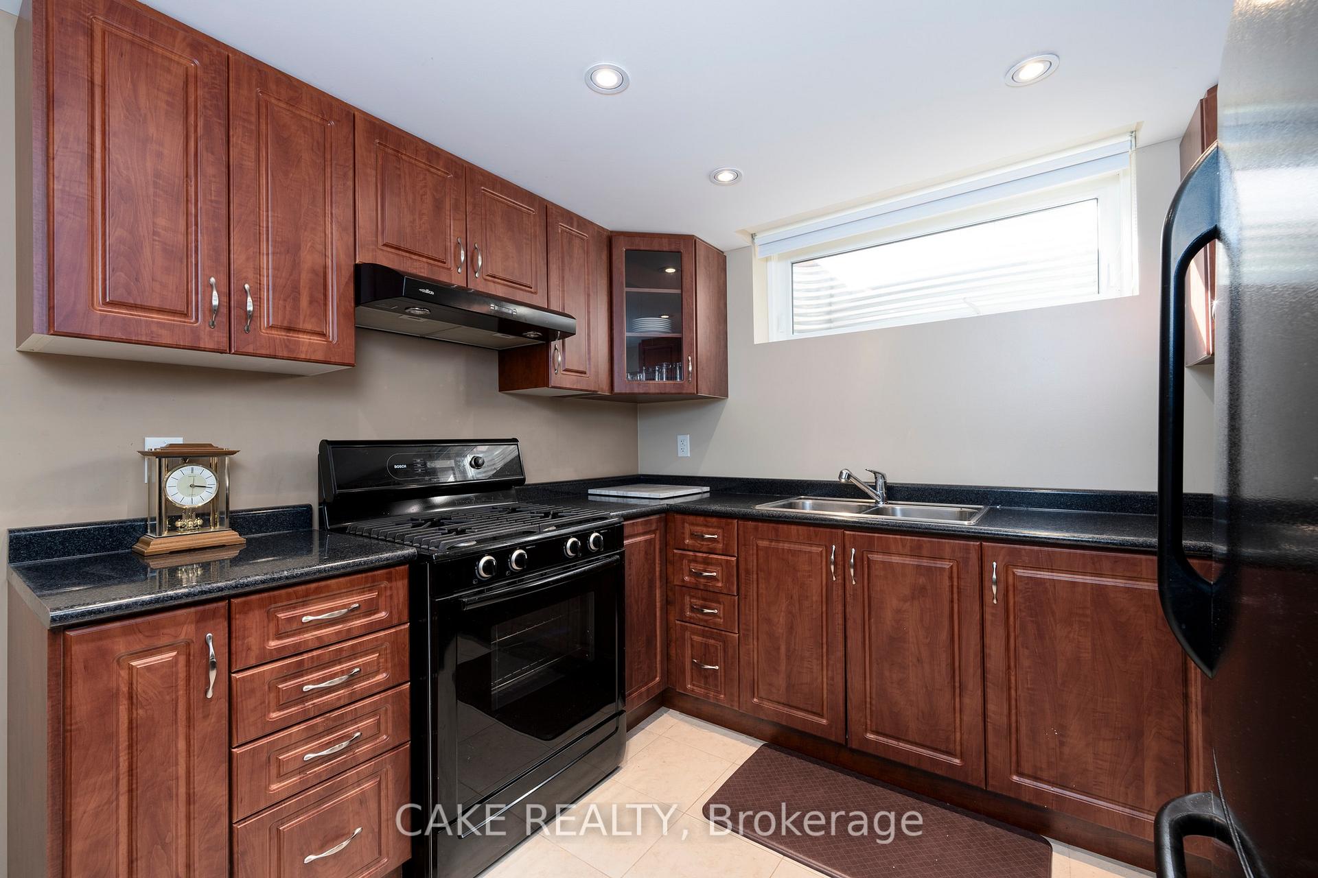 Photo 33 of 118 Donhill Crescent, Vaughan, Kleinburg — HOMEH