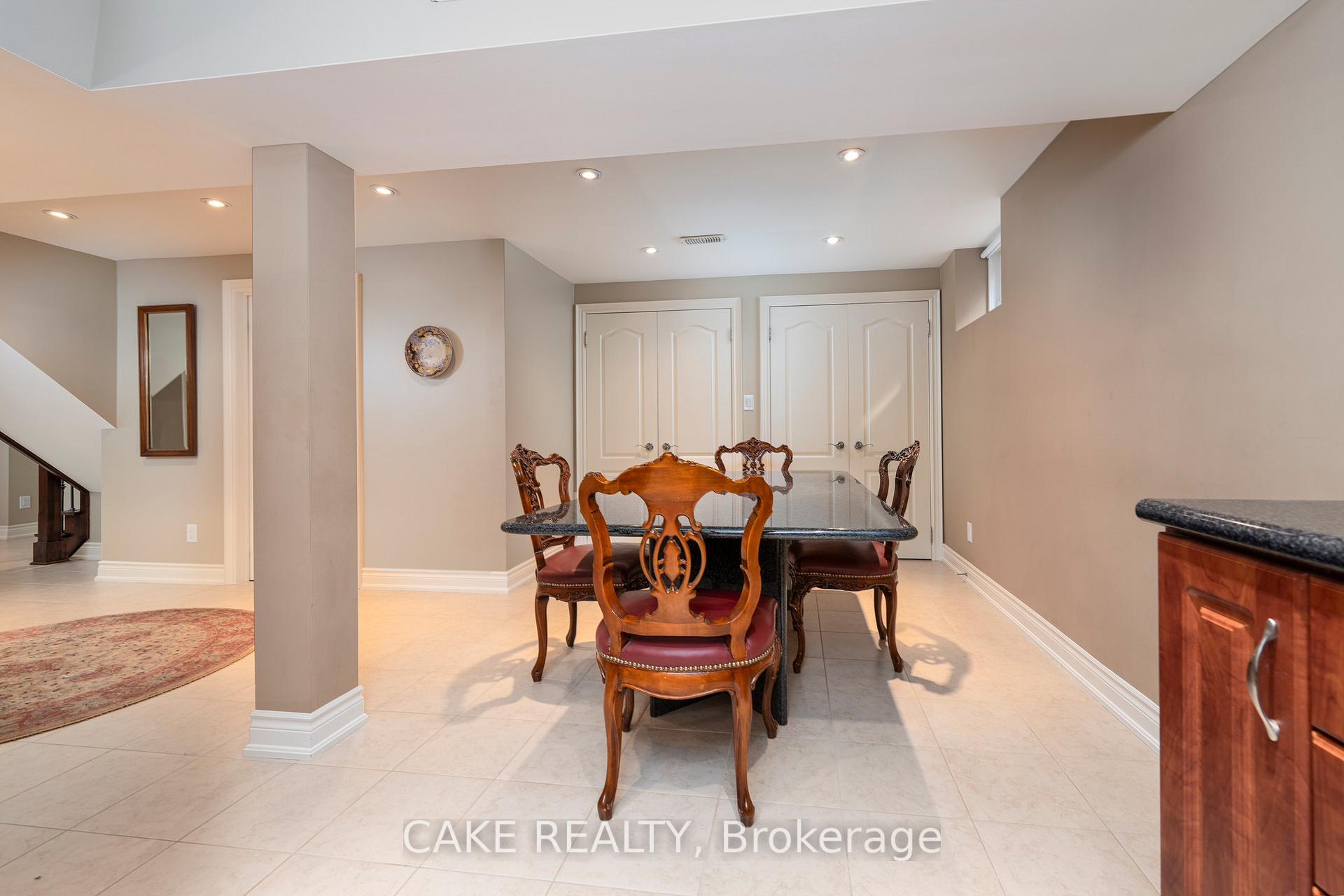 Photo 35 of 118 Donhill Crescent, Vaughan, Kleinburg — HOMEH