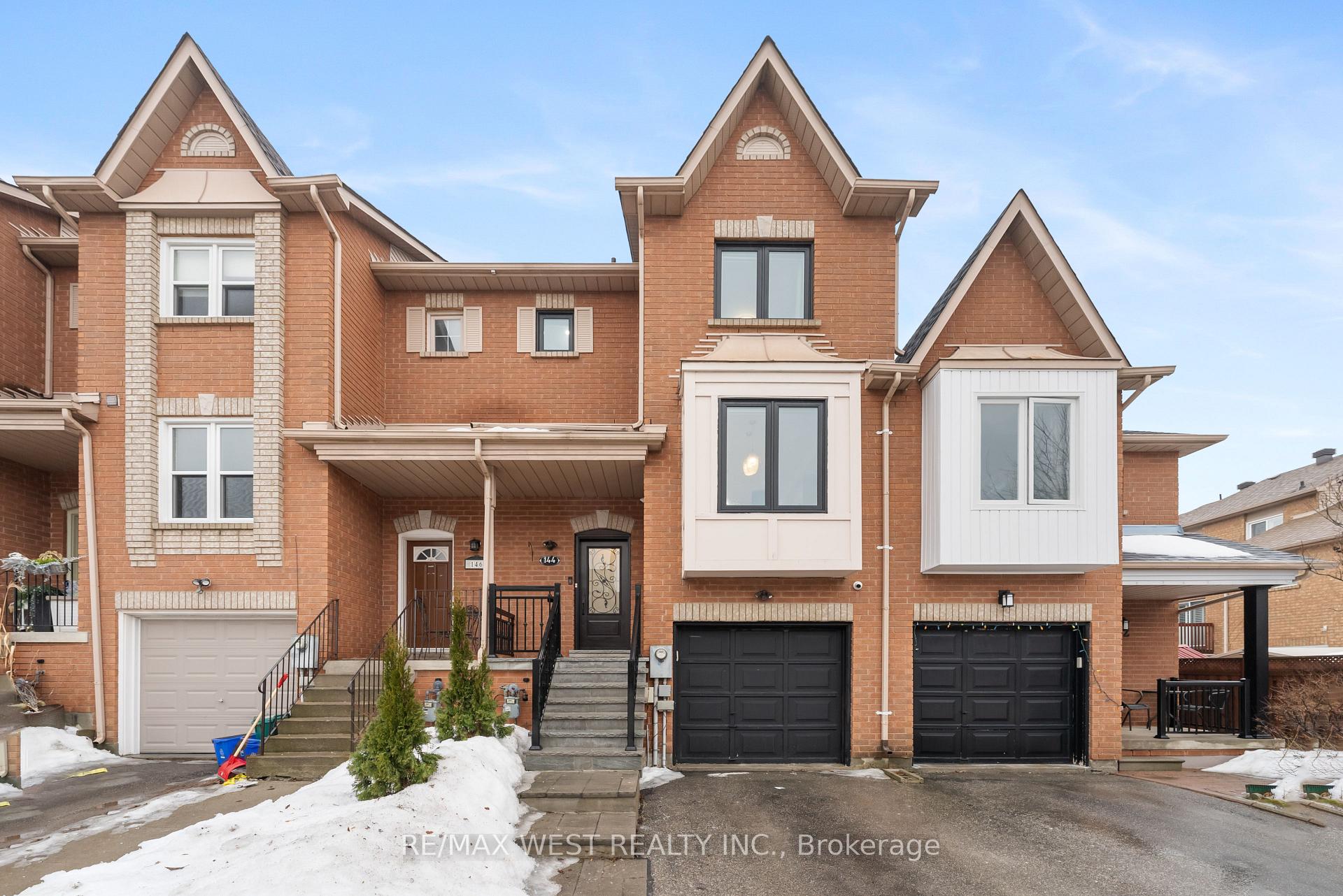 Photo 2 of 144 Kelso Crescent, Vaughan, Maple — HOMEH