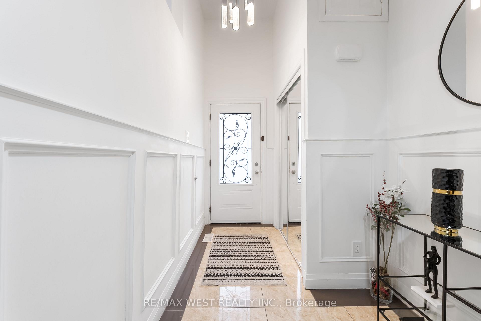 Photo 3 of 144 Kelso Crescent, Vaughan, Maple — HOMEH