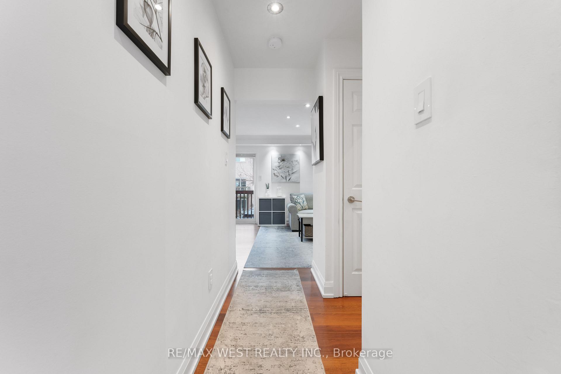 Photo 4 of 144 Kelso Crescent, Vaughan, Maple — HOMEH