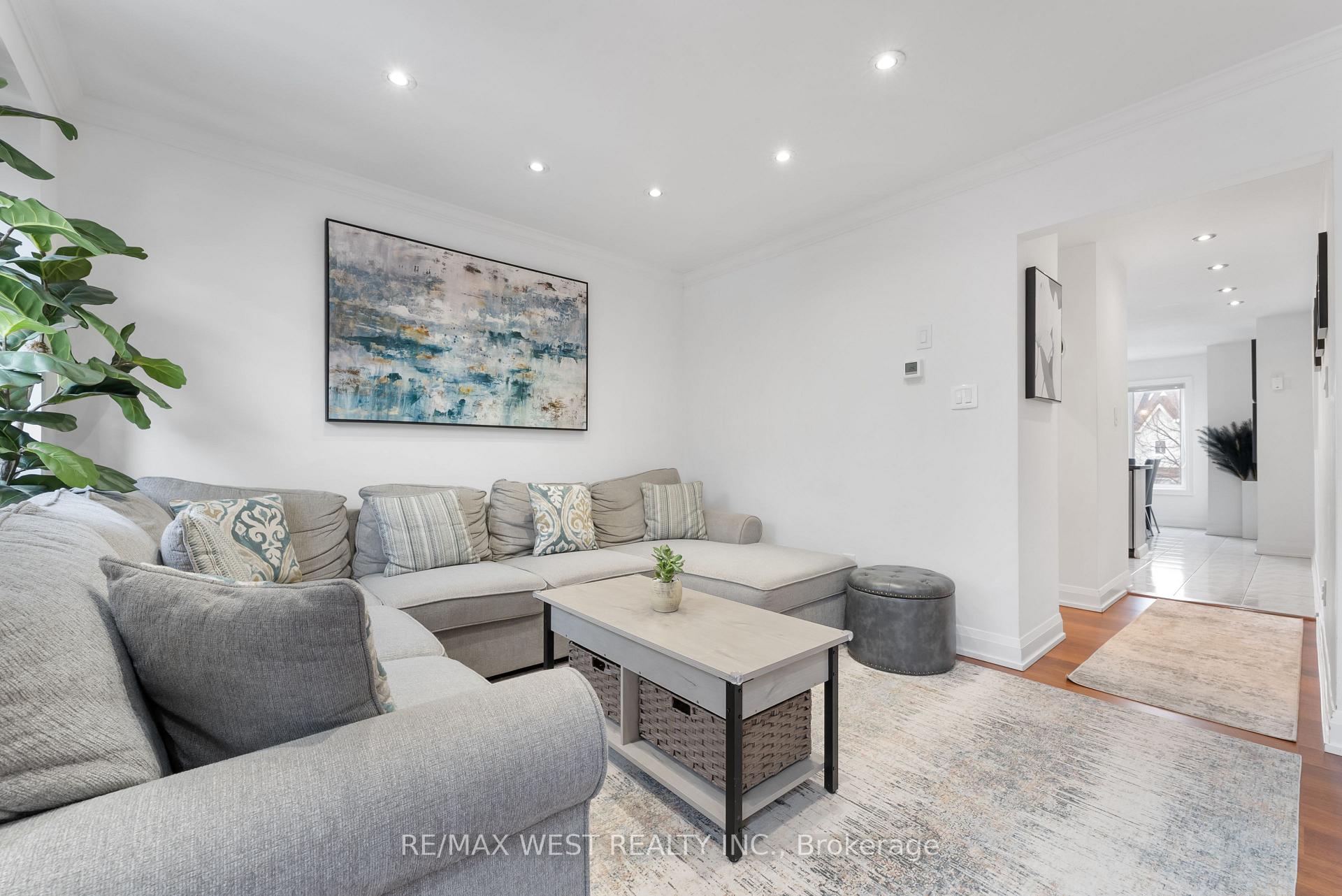 Photo 8 of 144 Kelso Crescent, Vaughan, Maple — HOMEH