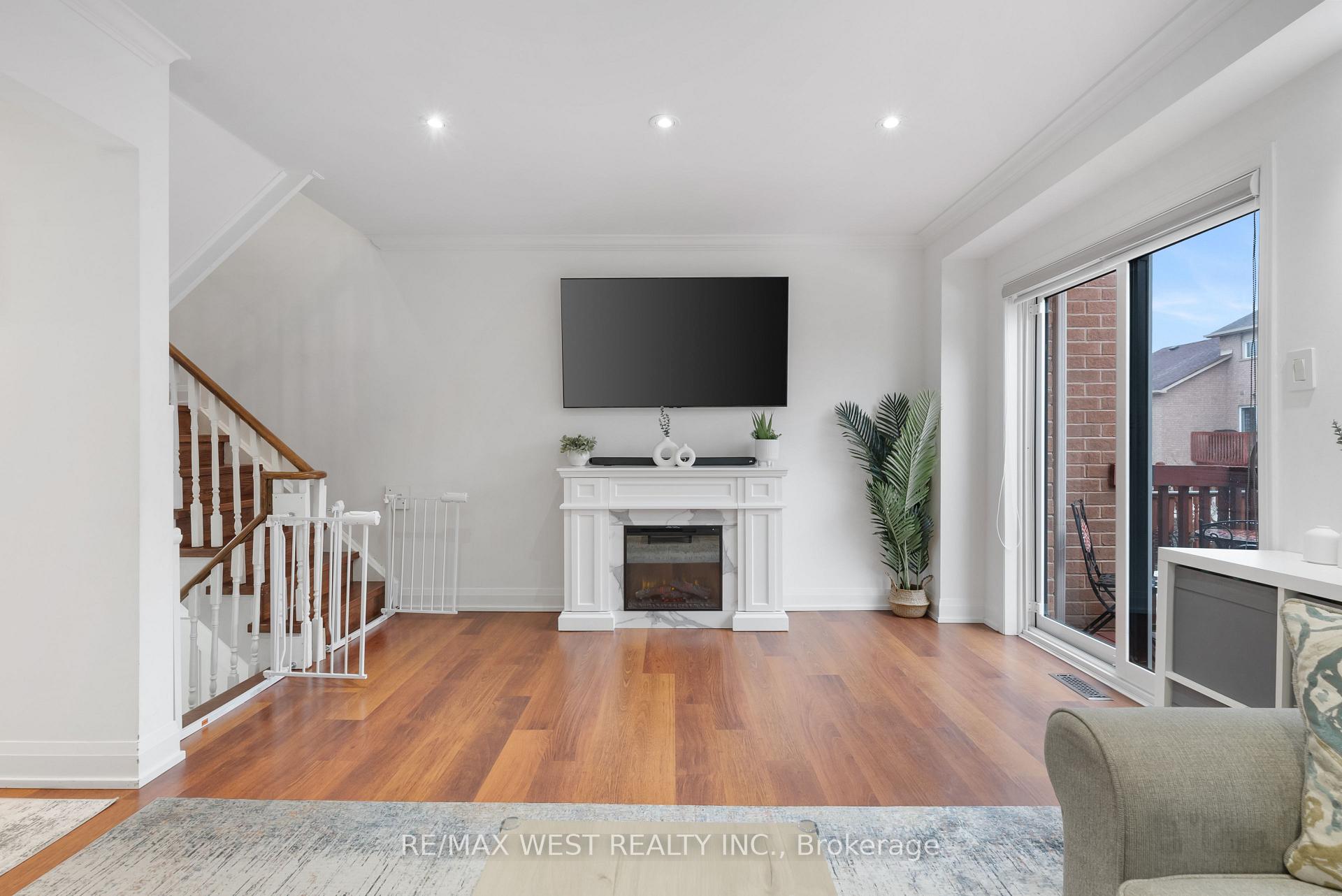 Photo 9 of 144 Kelso Crescent, Vaughan, Maple — HOMEH