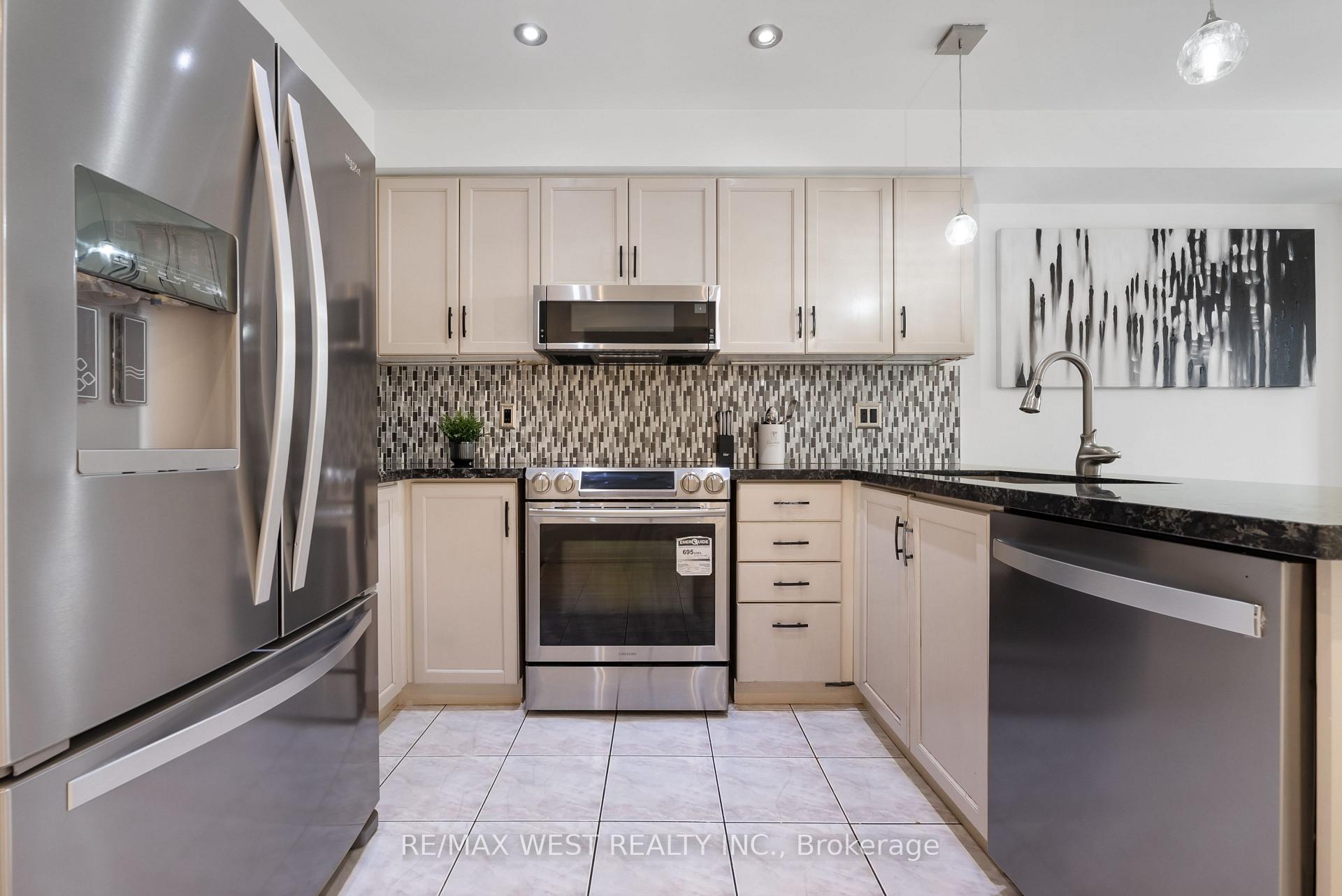 Photo 10 of 144 Kelso Crescent, Vaughan, Maple — HOMEH