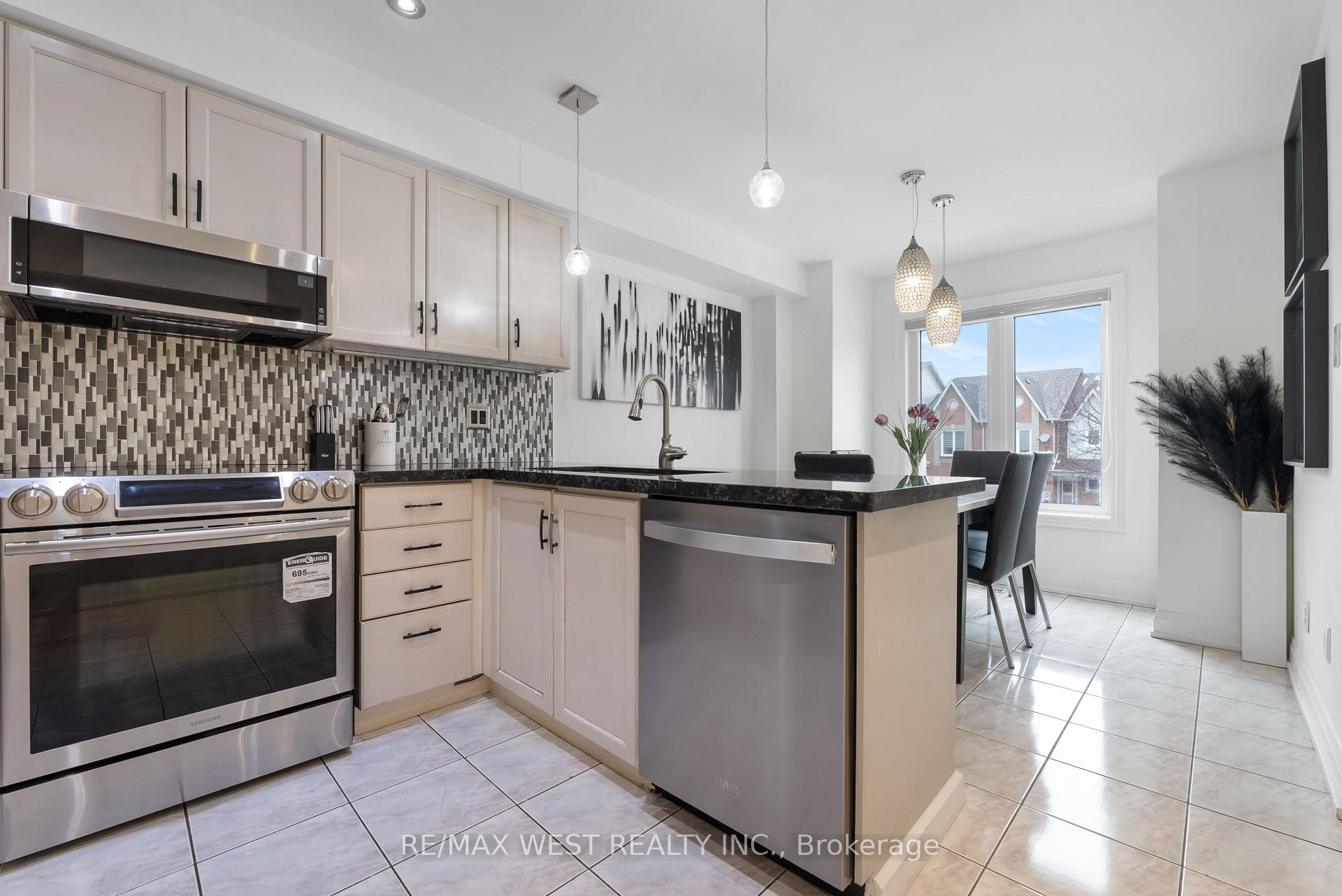 Photo 11 of 144 Kelso Crescent, Vaughan, Maple — HOMEH