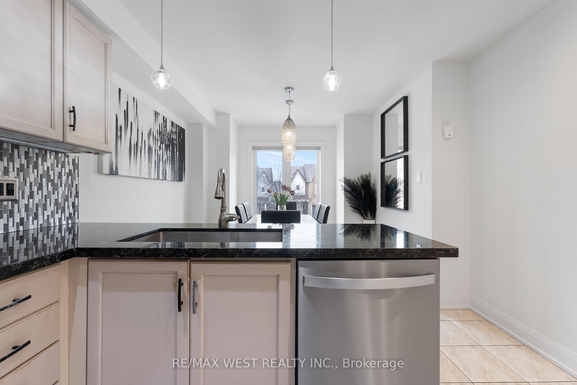 Photo 12 of 144 Kelso Crescent, Vaughan, Maple — HOMEH