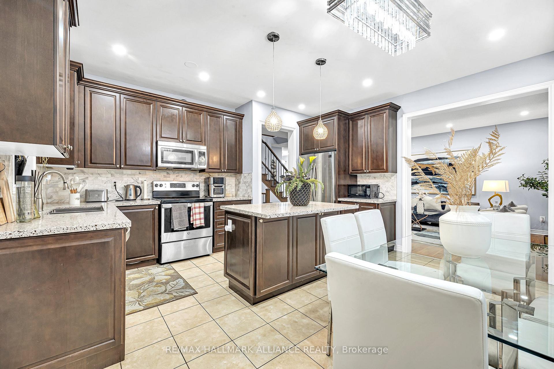 Photo 8 of 4716 Doug Wright Drive, Burlington, Alton — HOMEH