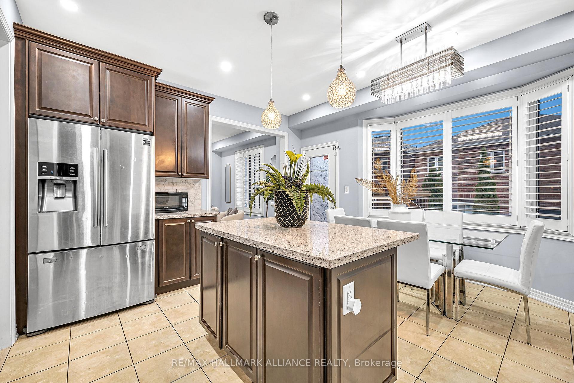 Photo 9 of 4716 Doug Wright Drive, Burlington, Alton — HOMEH