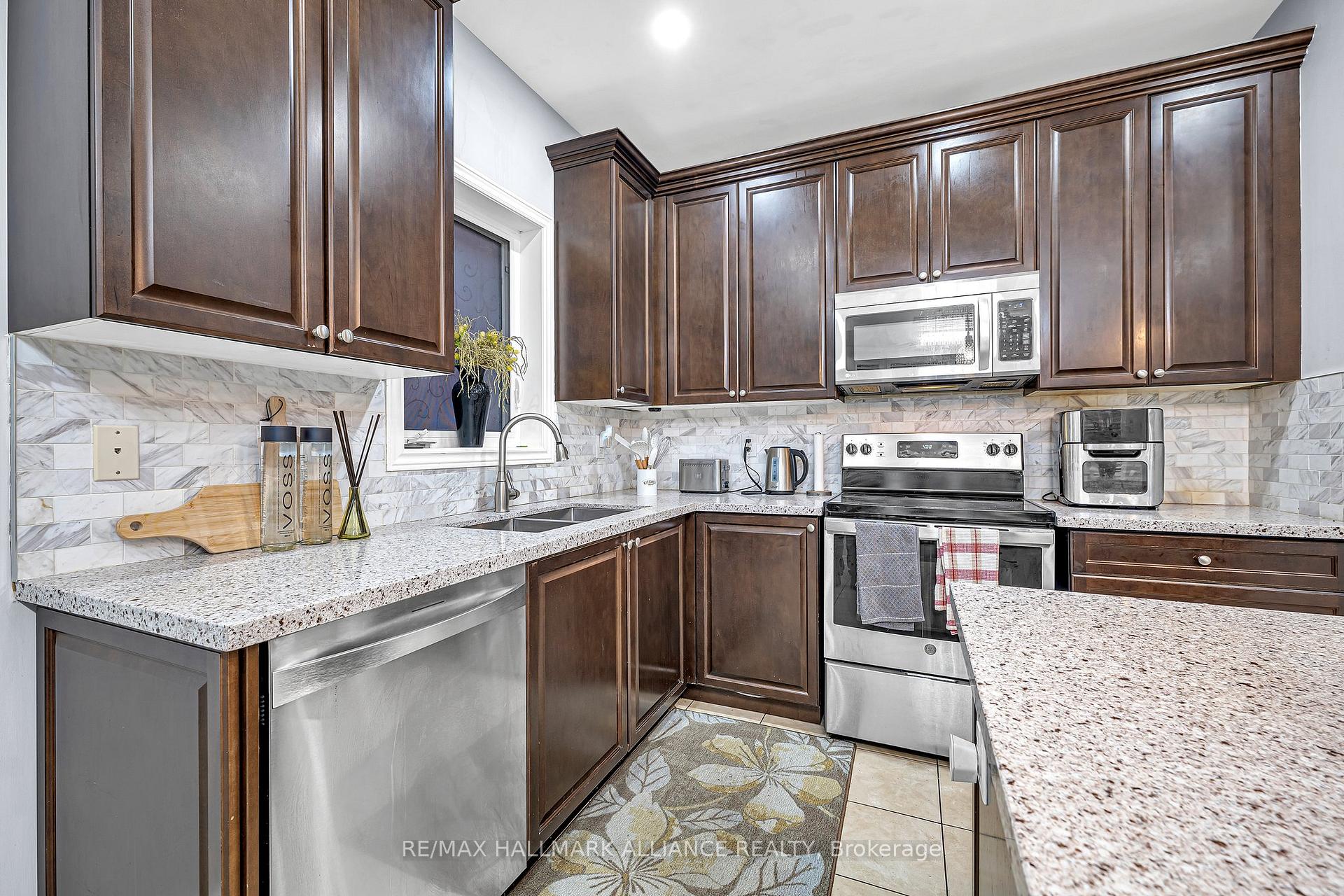 Photo 12 of 4716 Doug Wright Drive, Burlington, Alton — HOMEH