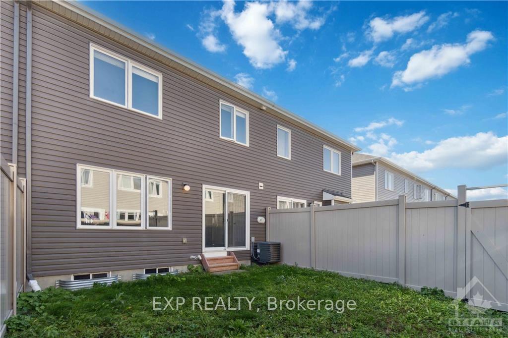 Photo 4 of 561 Chimney Corner Terrace, Ottawa, Barrhaven - Half Moon Bay — HOMEH