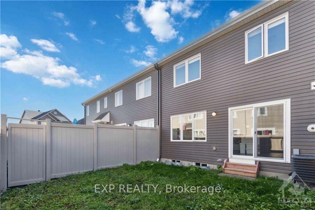 Photo 5 of 561 Chimney Corner Terrace, Ottawa, Barrhaven - Half Moon Bay — HOMEH