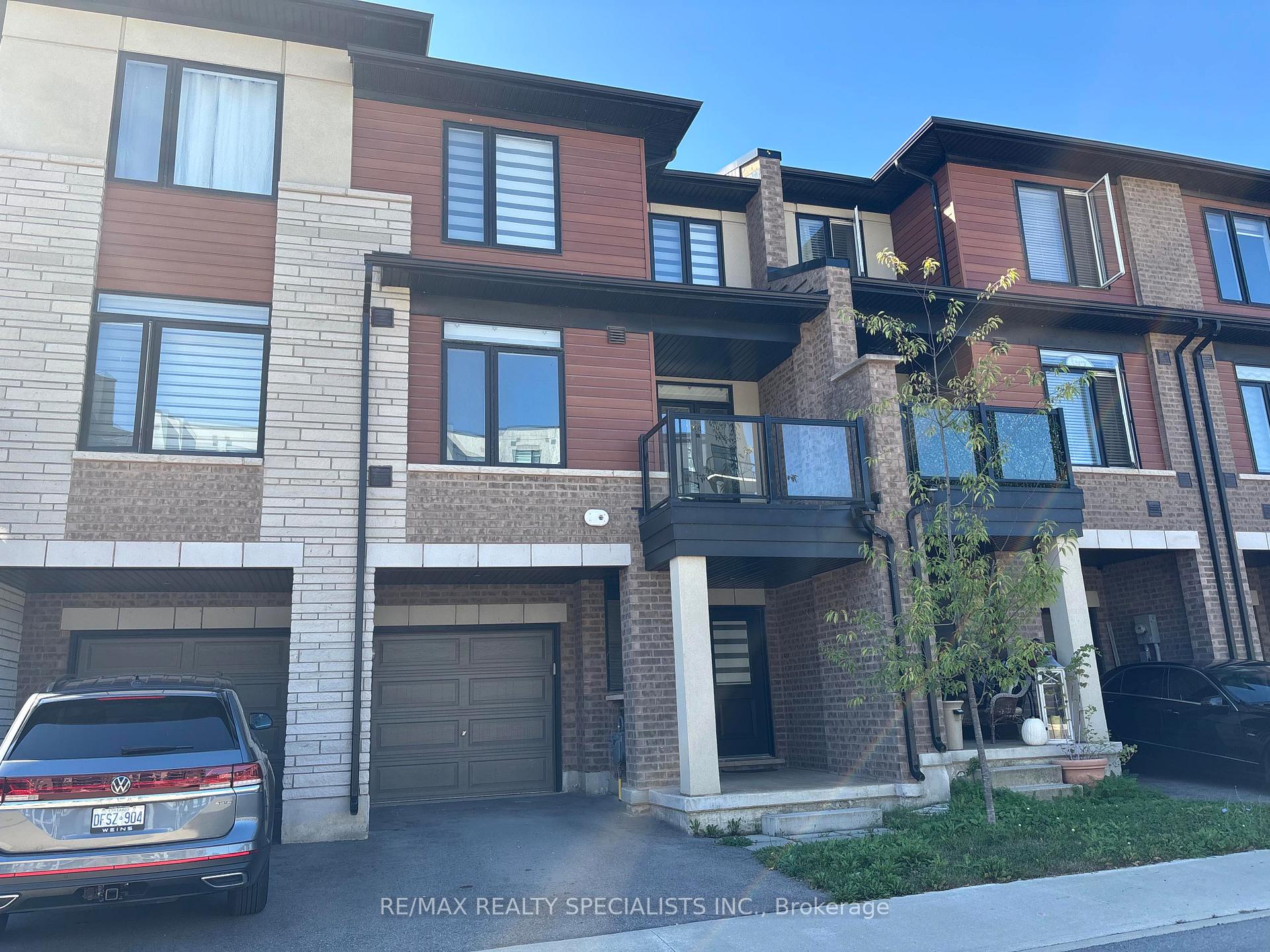 Front of Unit 135, 590 North Service Road