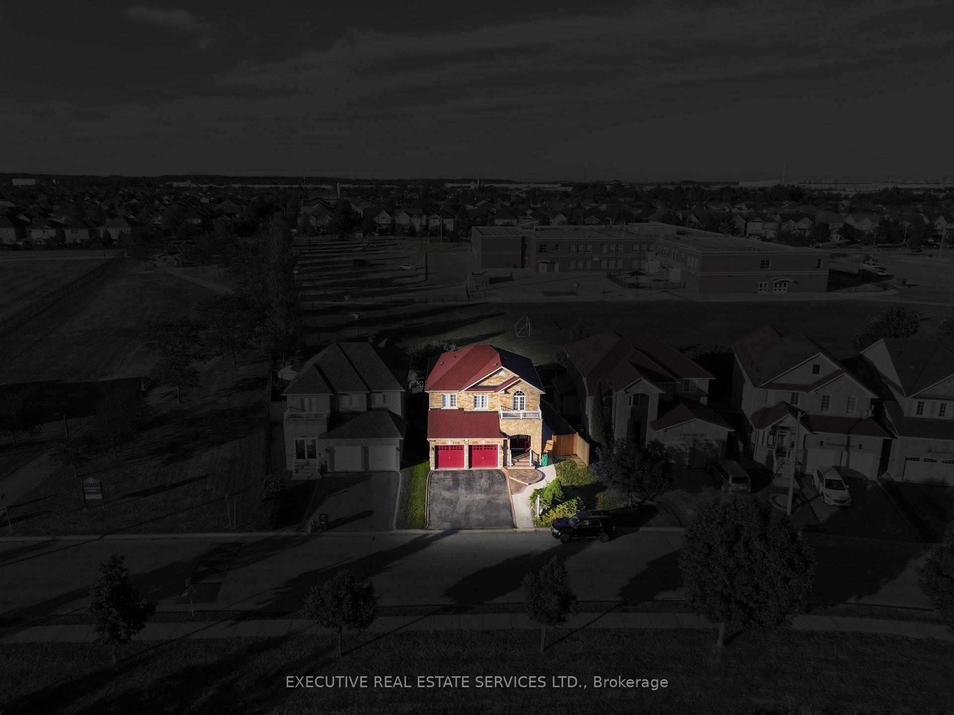 Photo 2 of 47 Beavervalley Drive, Brampton, Fletcher's Meadow — HOMEH