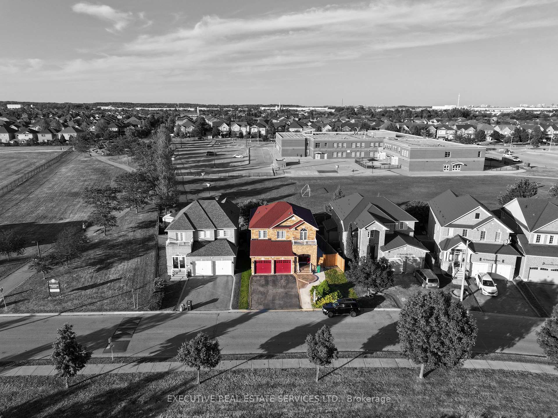 Photo 8 of 47 Beavervalley Drive, Brampton, Fletcher's Meadow — HOMEH