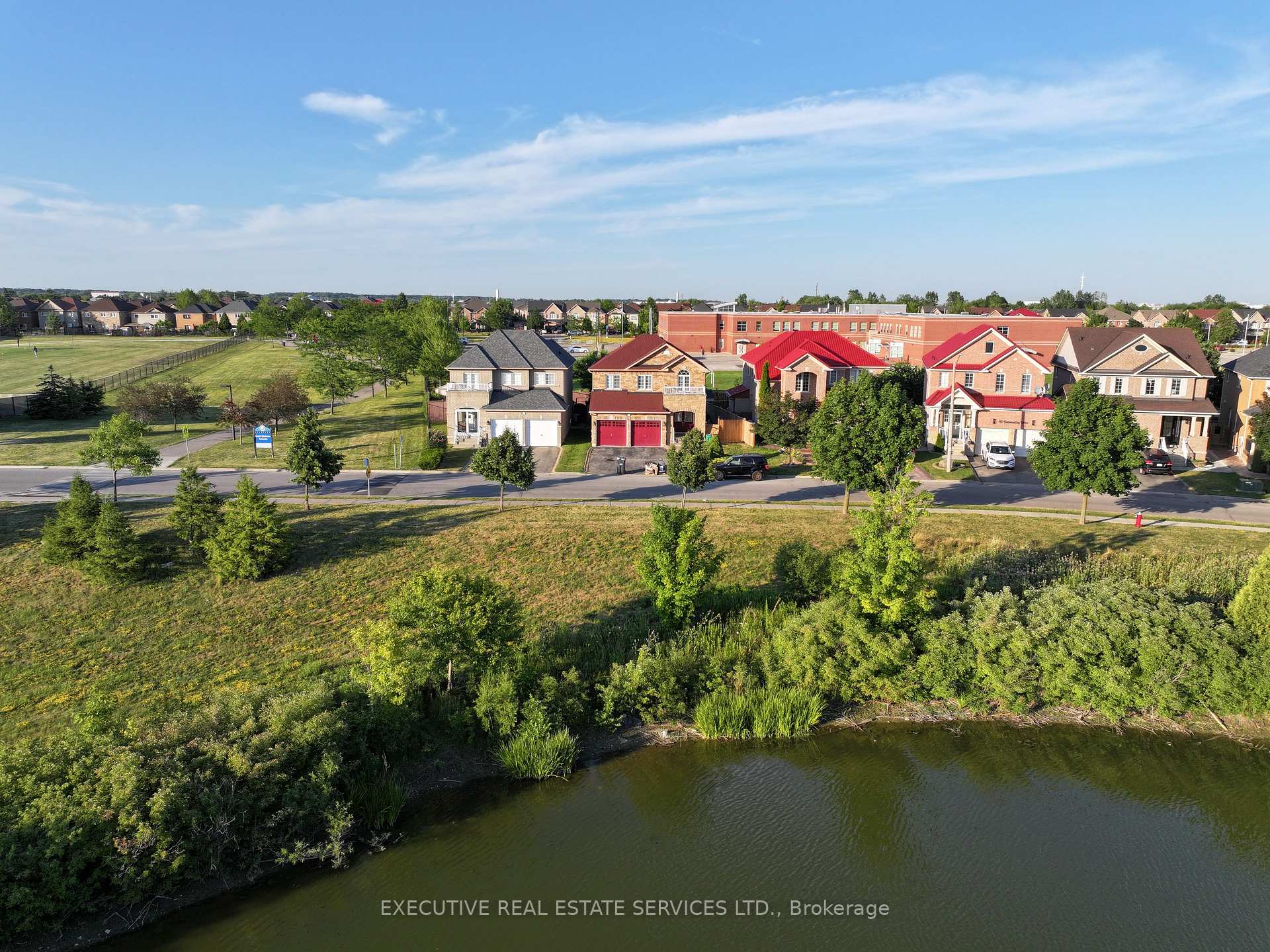 Photo 3 of 47 Beavervalley Drive, Brampton, Fletcher's Meadow — HOMEH