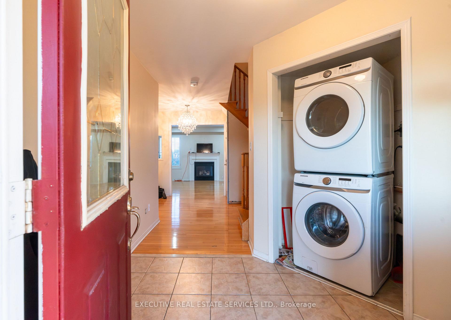 Photo 5 of 47 Beavervalley Drive, Brampton, Fletcher's Meadow — HOMEH